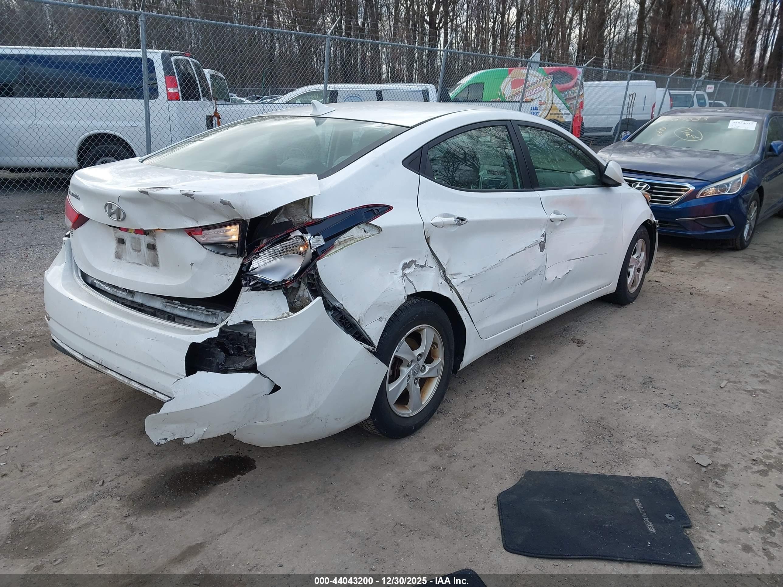 HYUNDAI ELANTRA image 4
