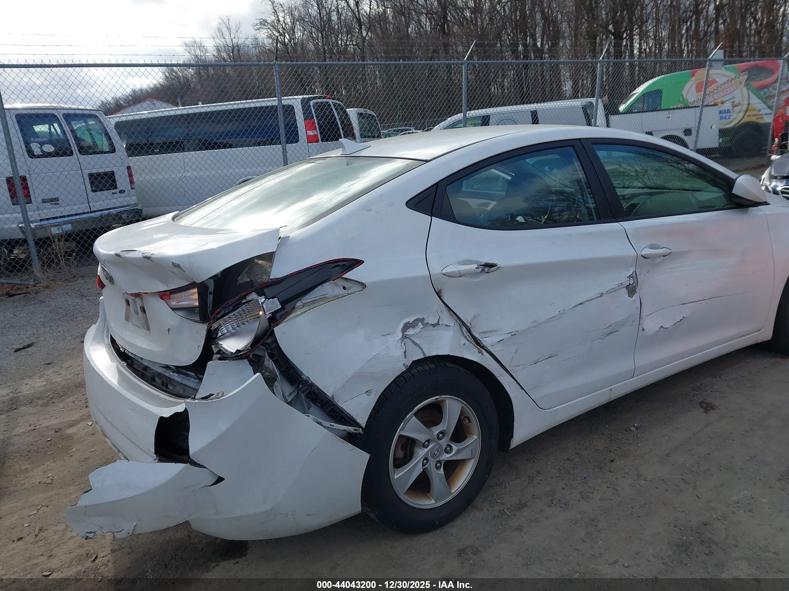 HYUNDAI ELANTRA image 6
