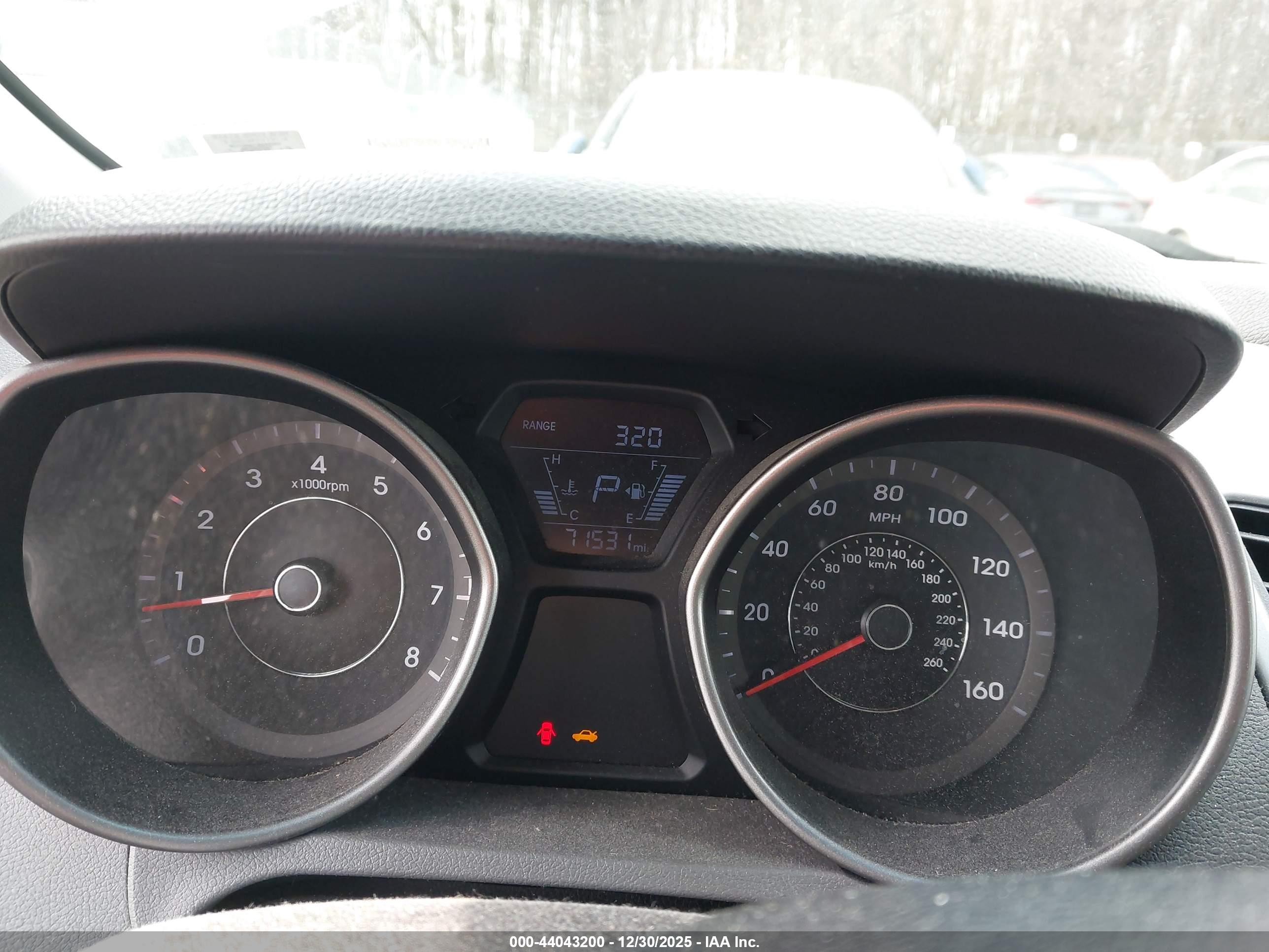 HYUNDAI ELANTRA image 7