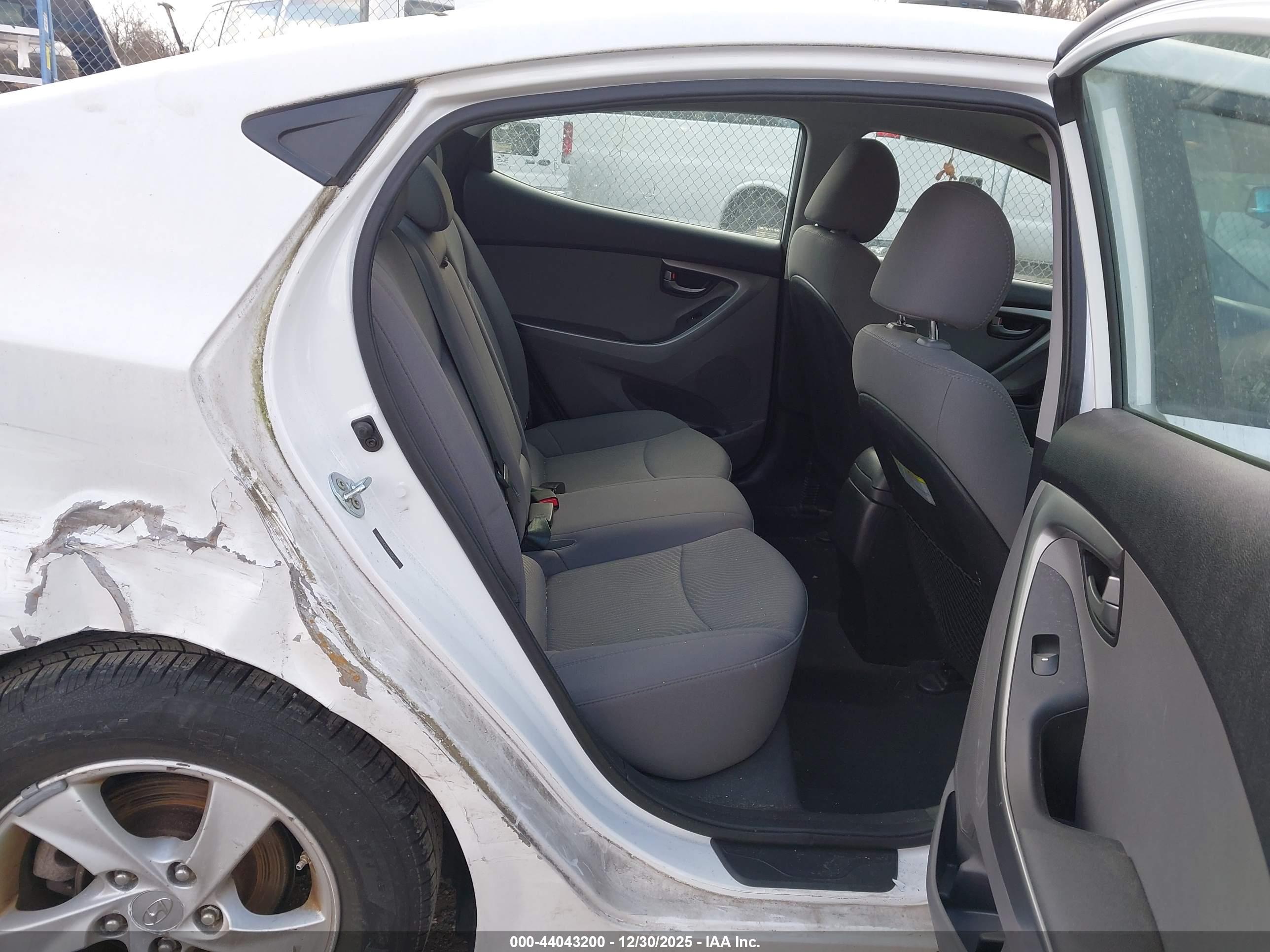 HYUNDAI ELANTRA image 8