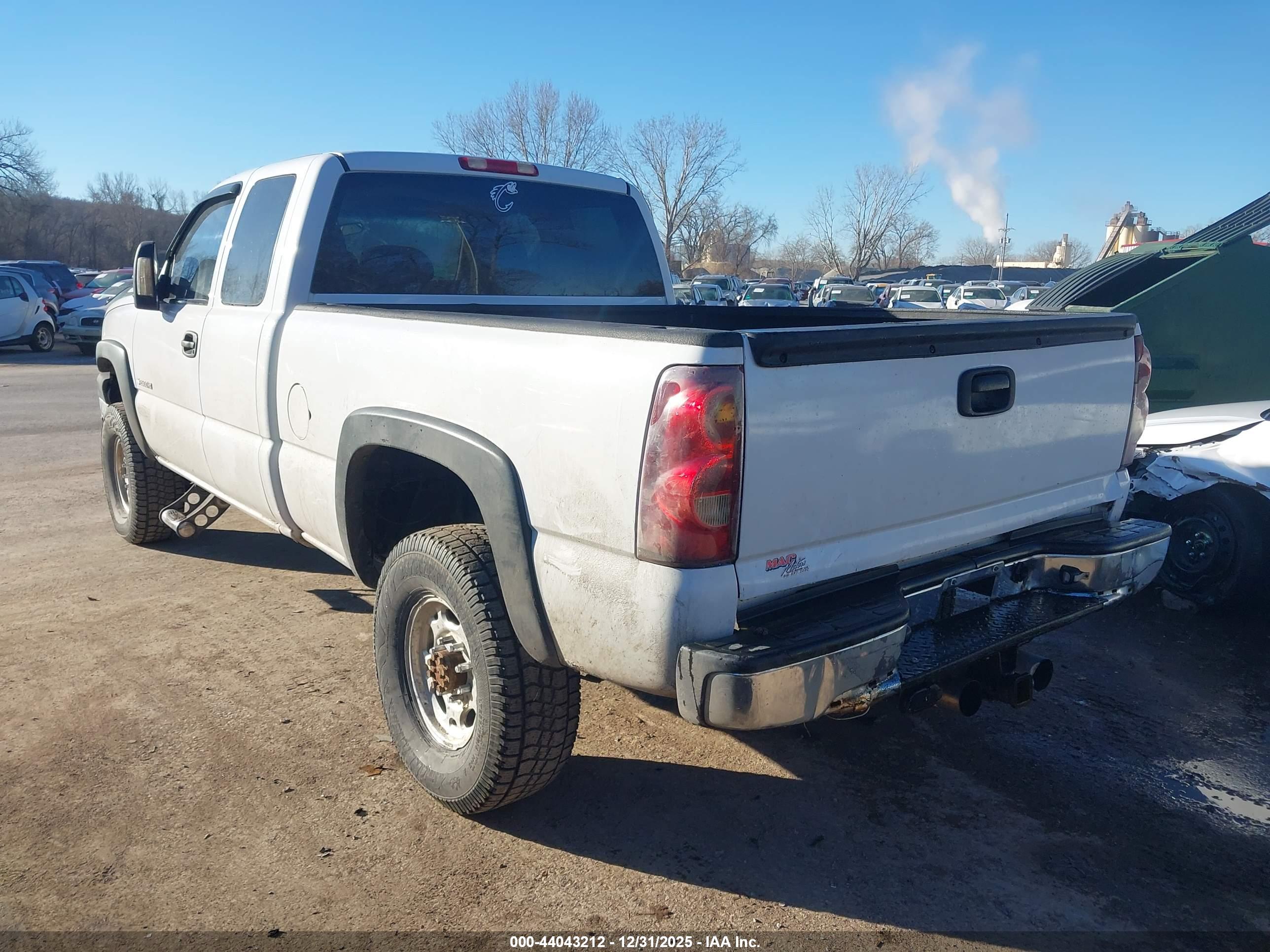 CHEVROLET SILVERADO image 3