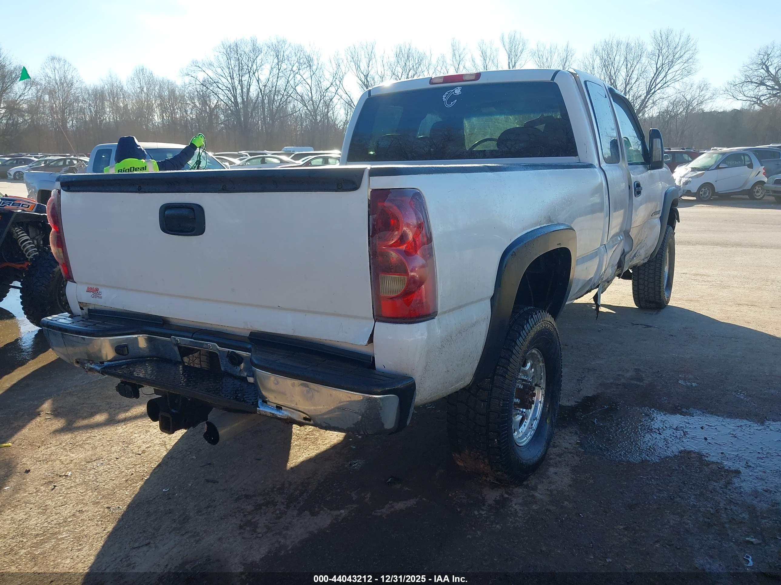 CHEVROLET SILVERADO image 4