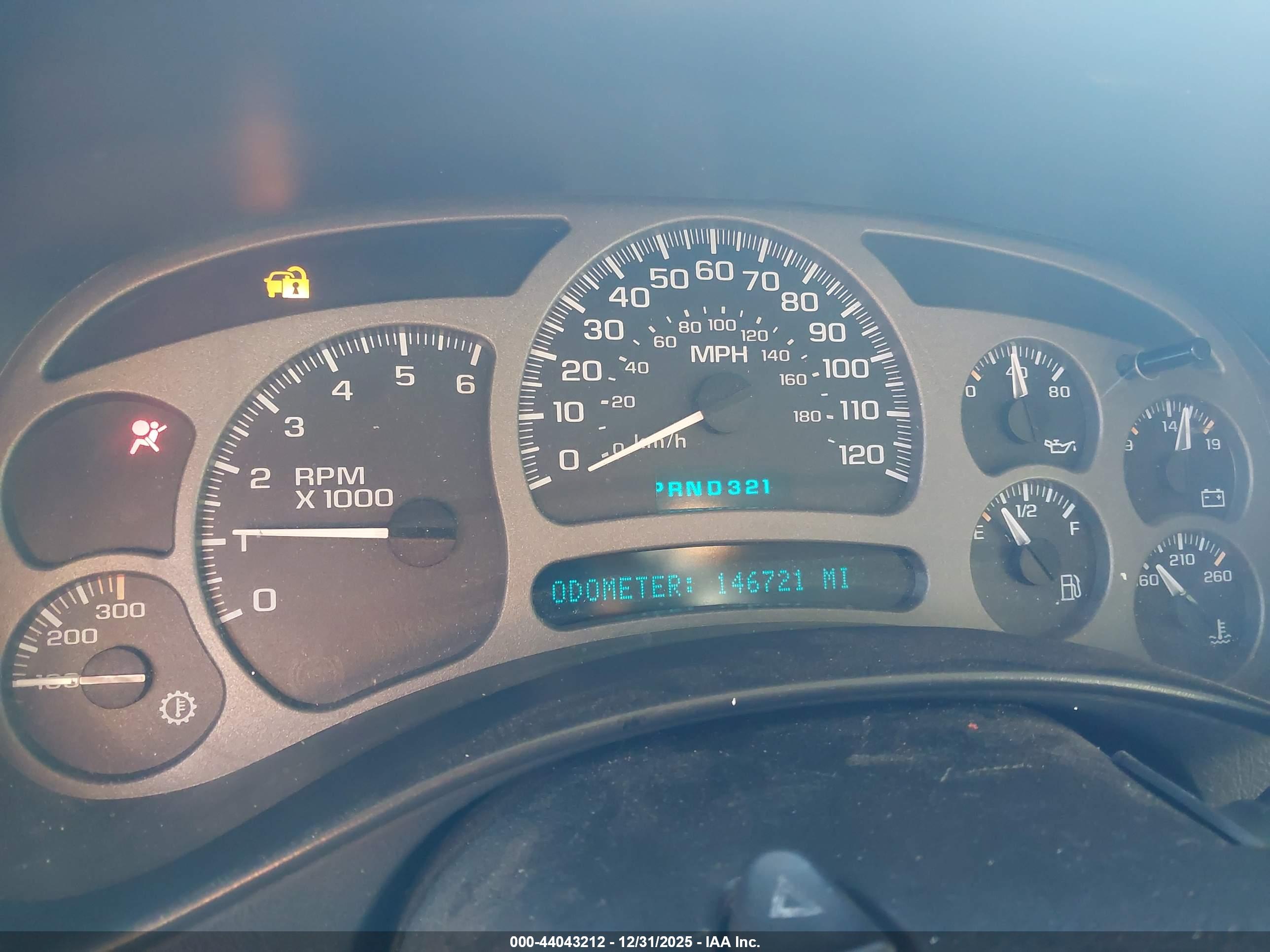 CHEVROLET SILVERADO image 7