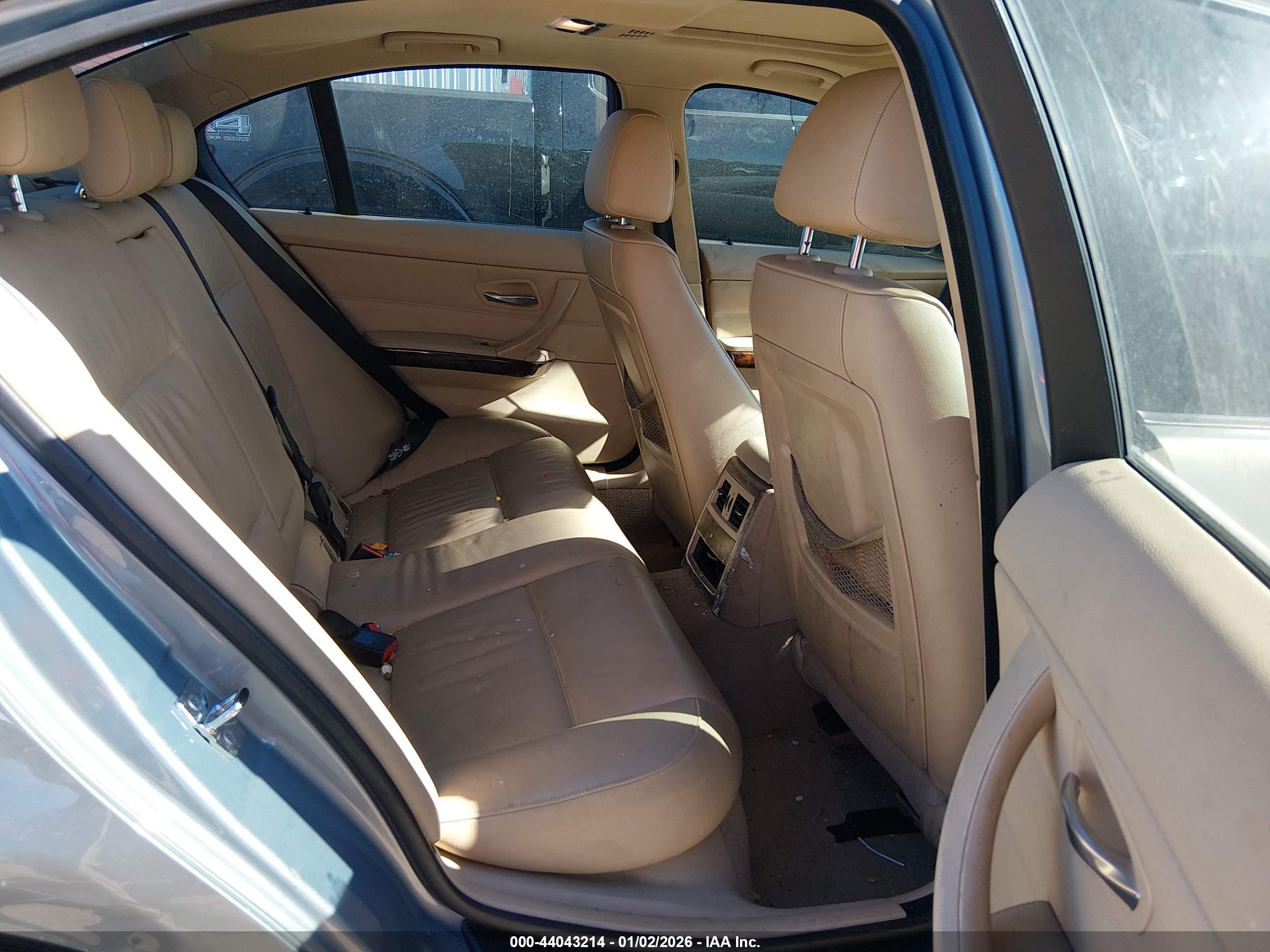 BMW 325XI image 8