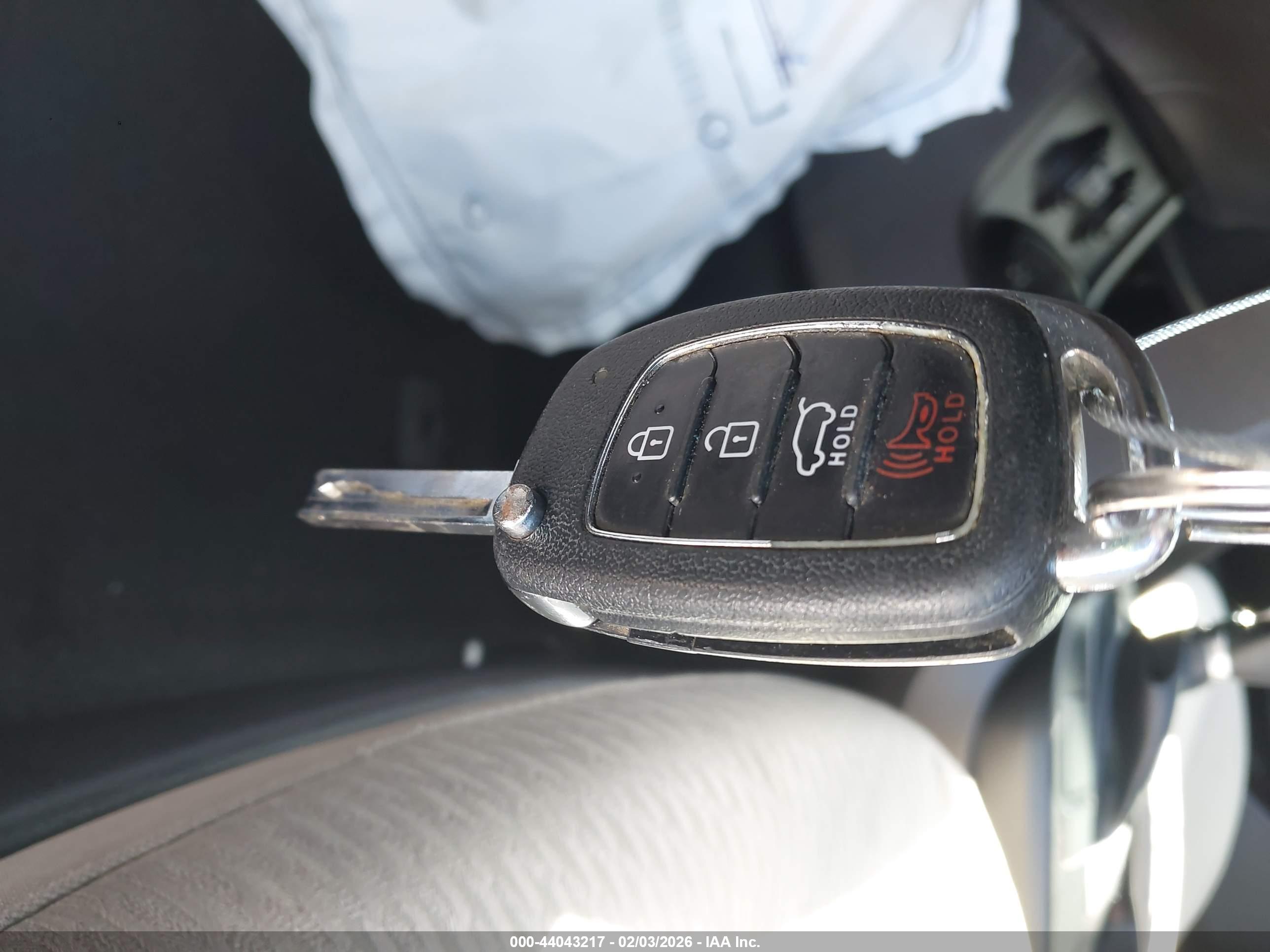 HYUNDAI SANTA image 11