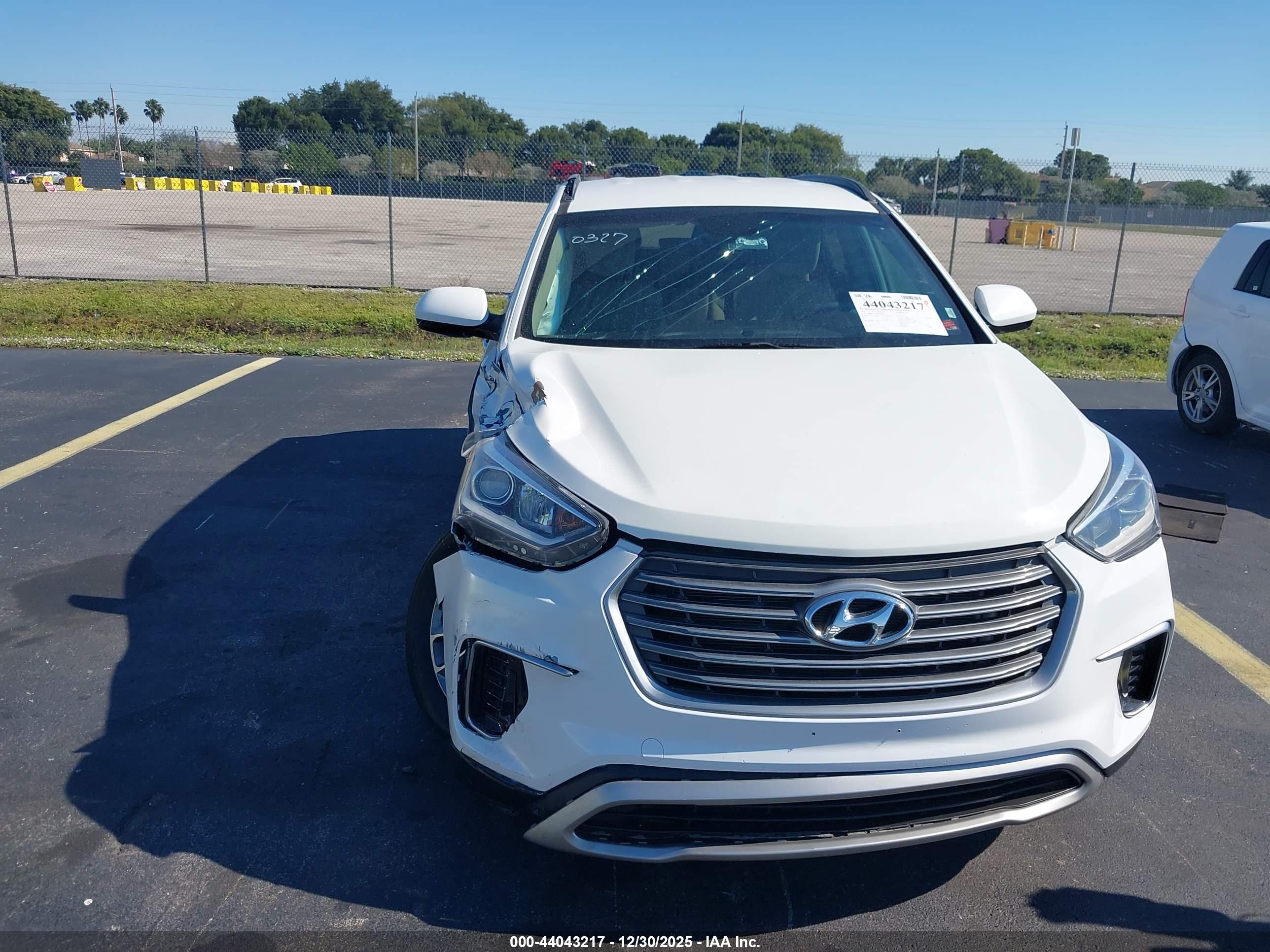 HYUNDAI SANTA image 6