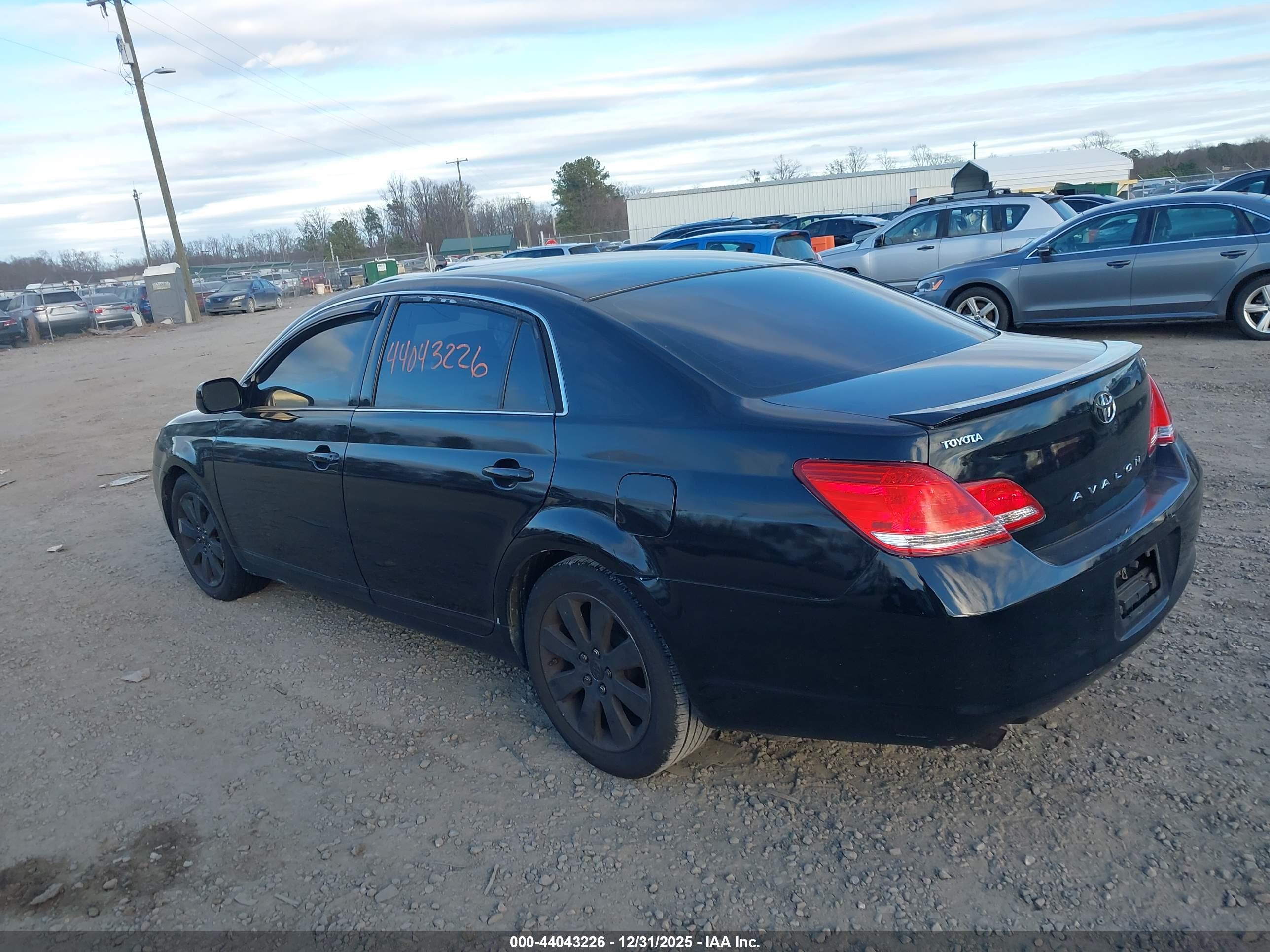 TOYOTA AVALON image 3