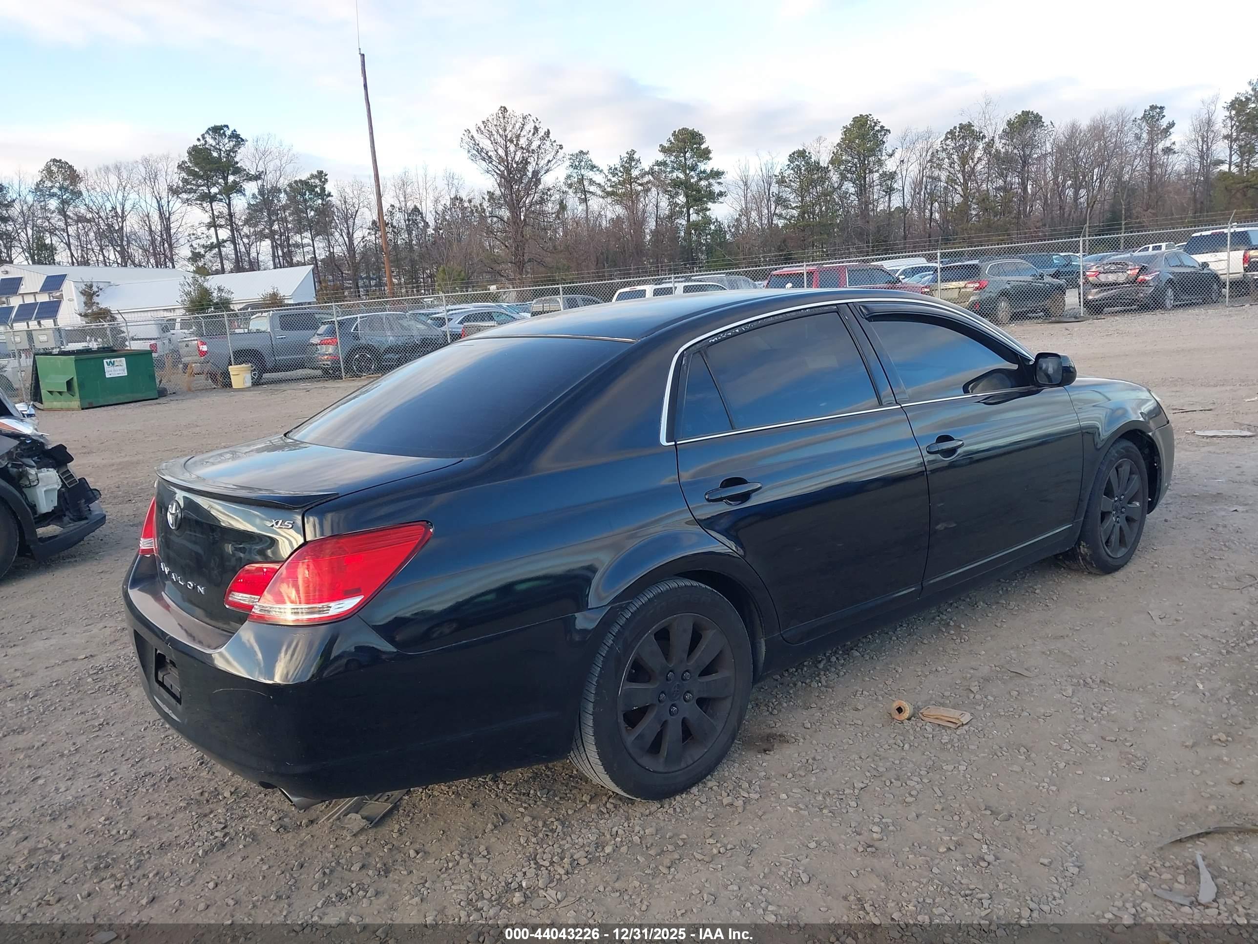 TOYOTA AVALON image 4