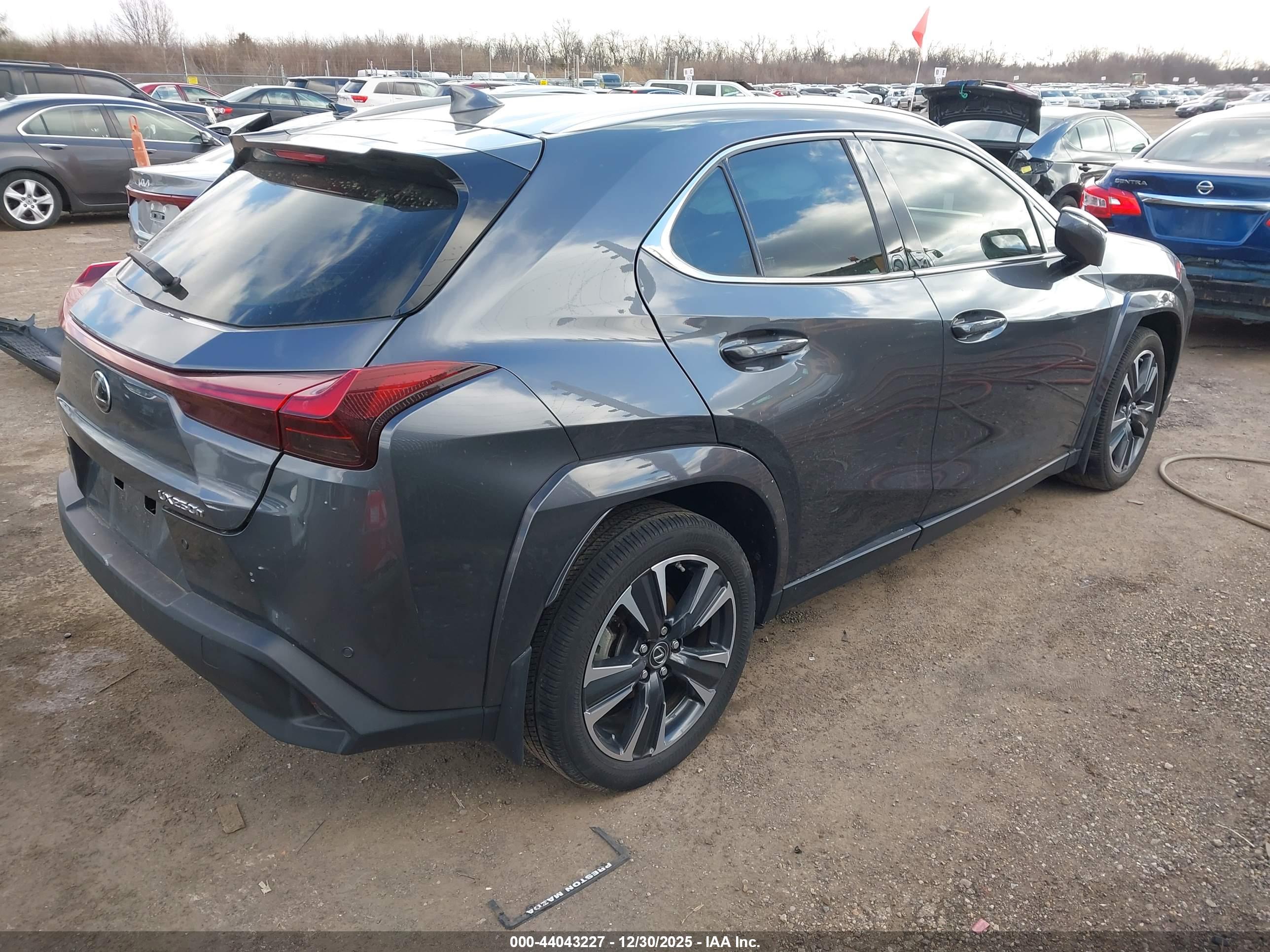 LEXUS UX image 4