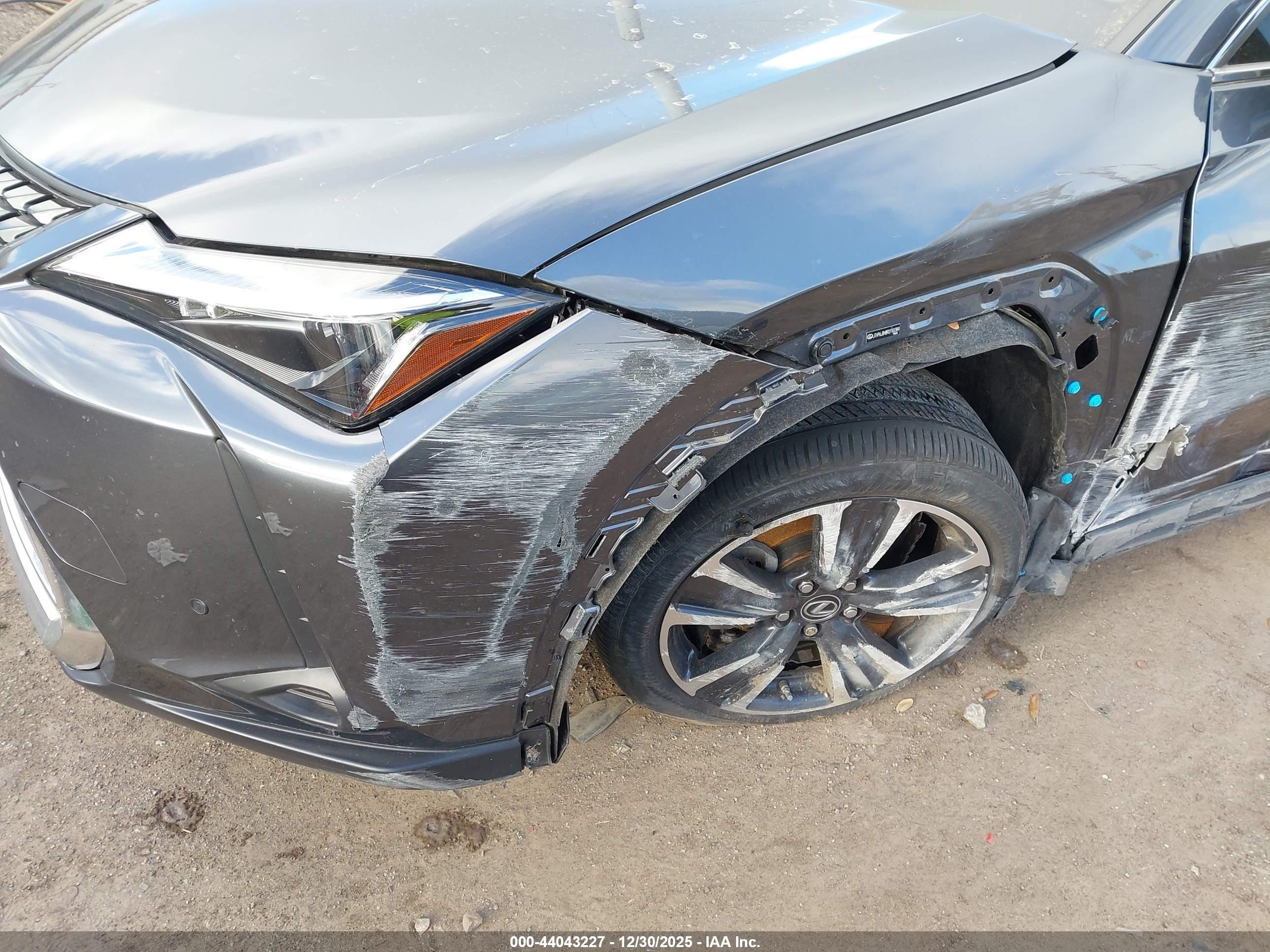 LEXUS UX image 6
