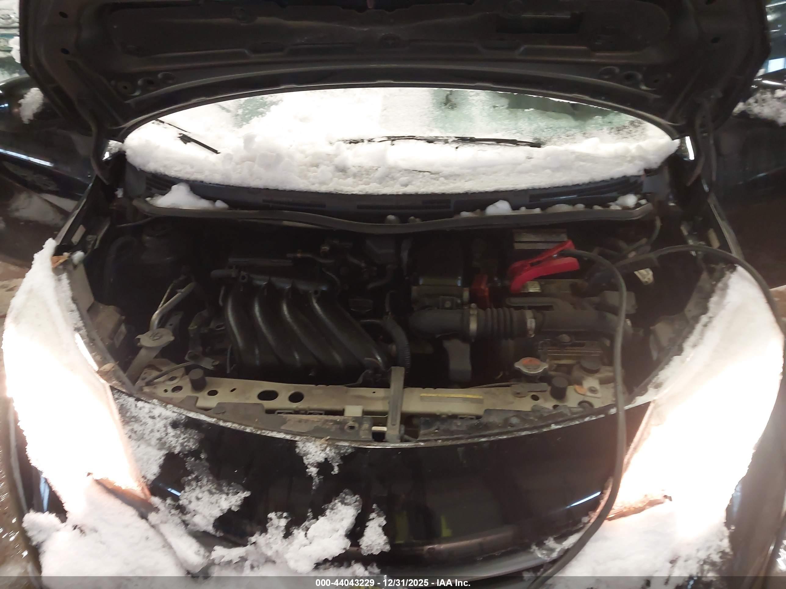 NISSAN VERSA image 10