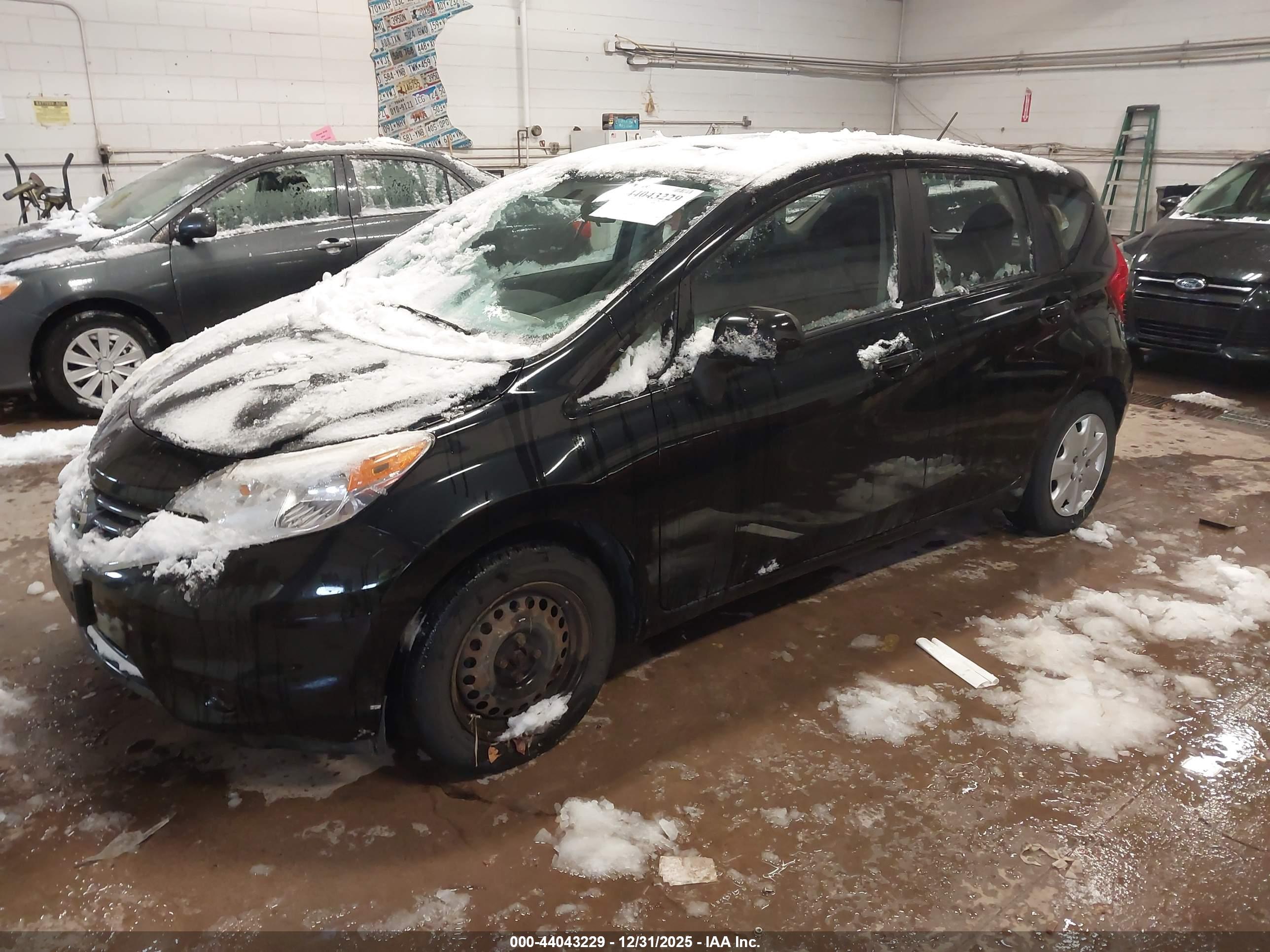 NISSAN VERSA image 2