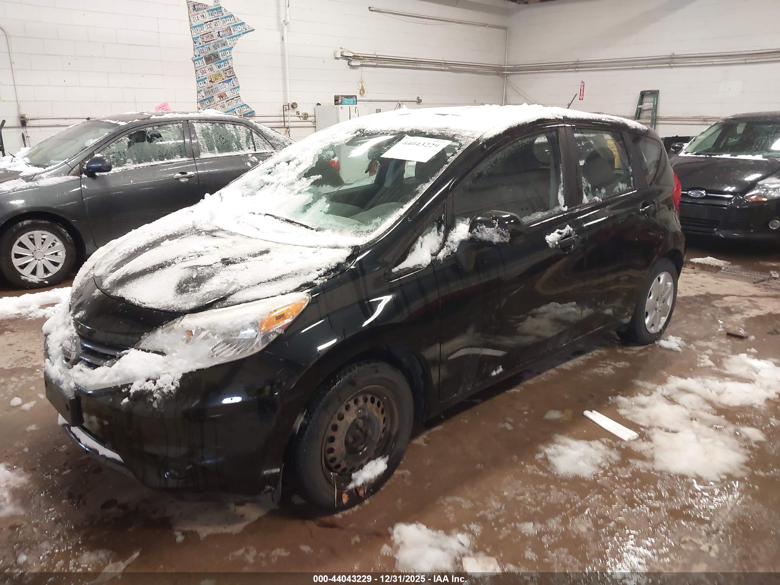 NISSAN VERSA image 6