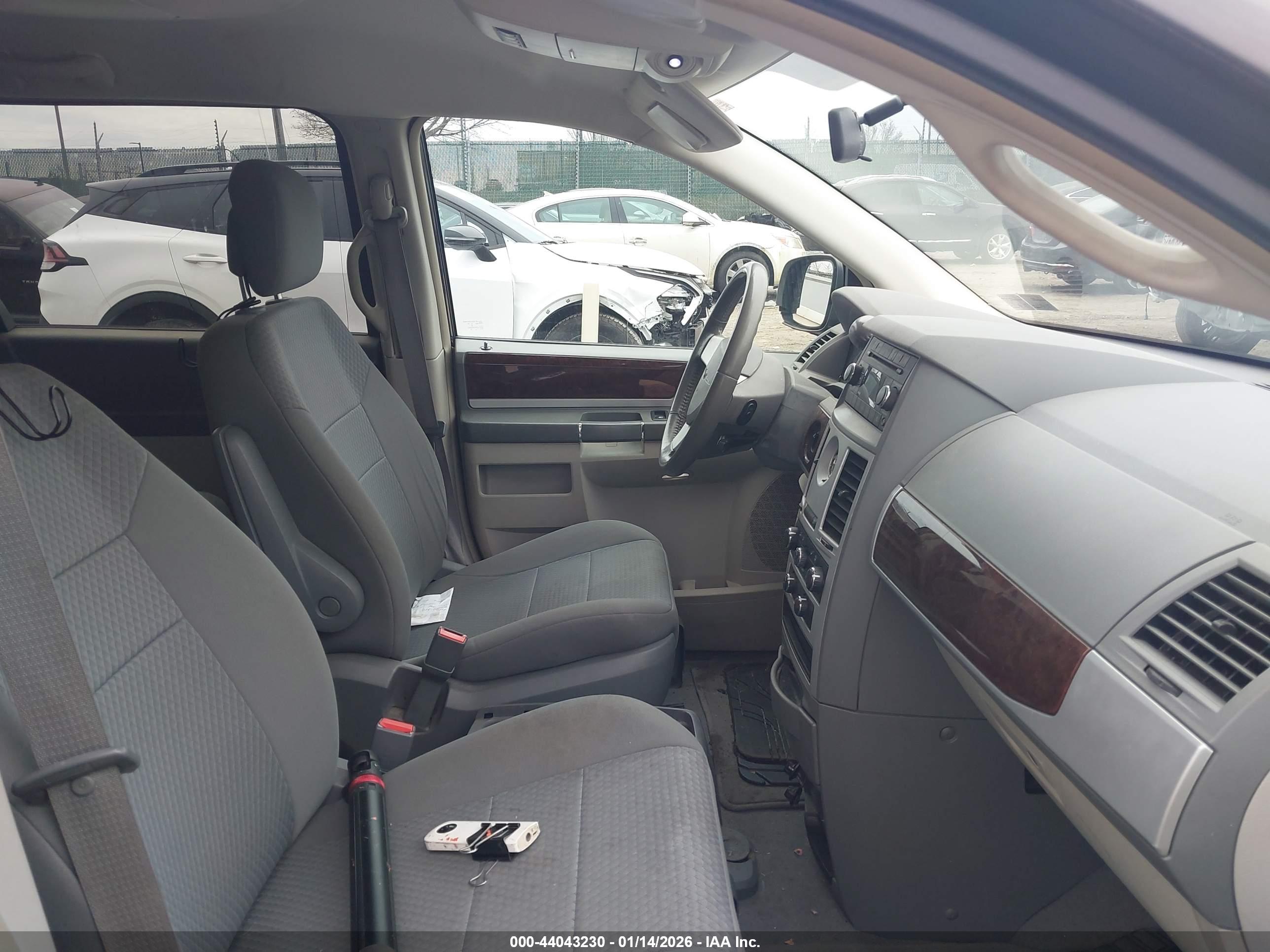 CHRYSLER TOWN image 5