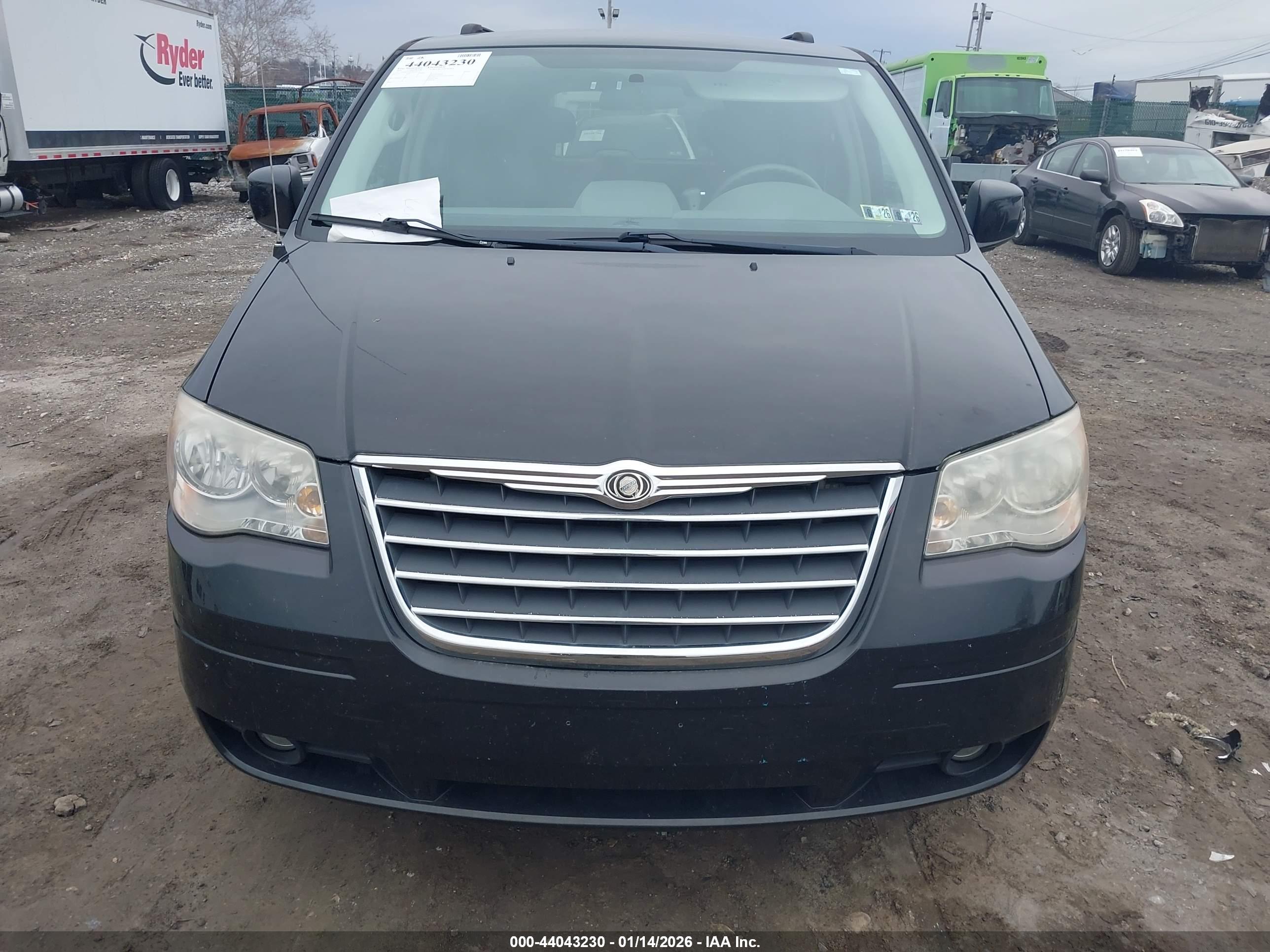 CHRYSLER TOWN image 6