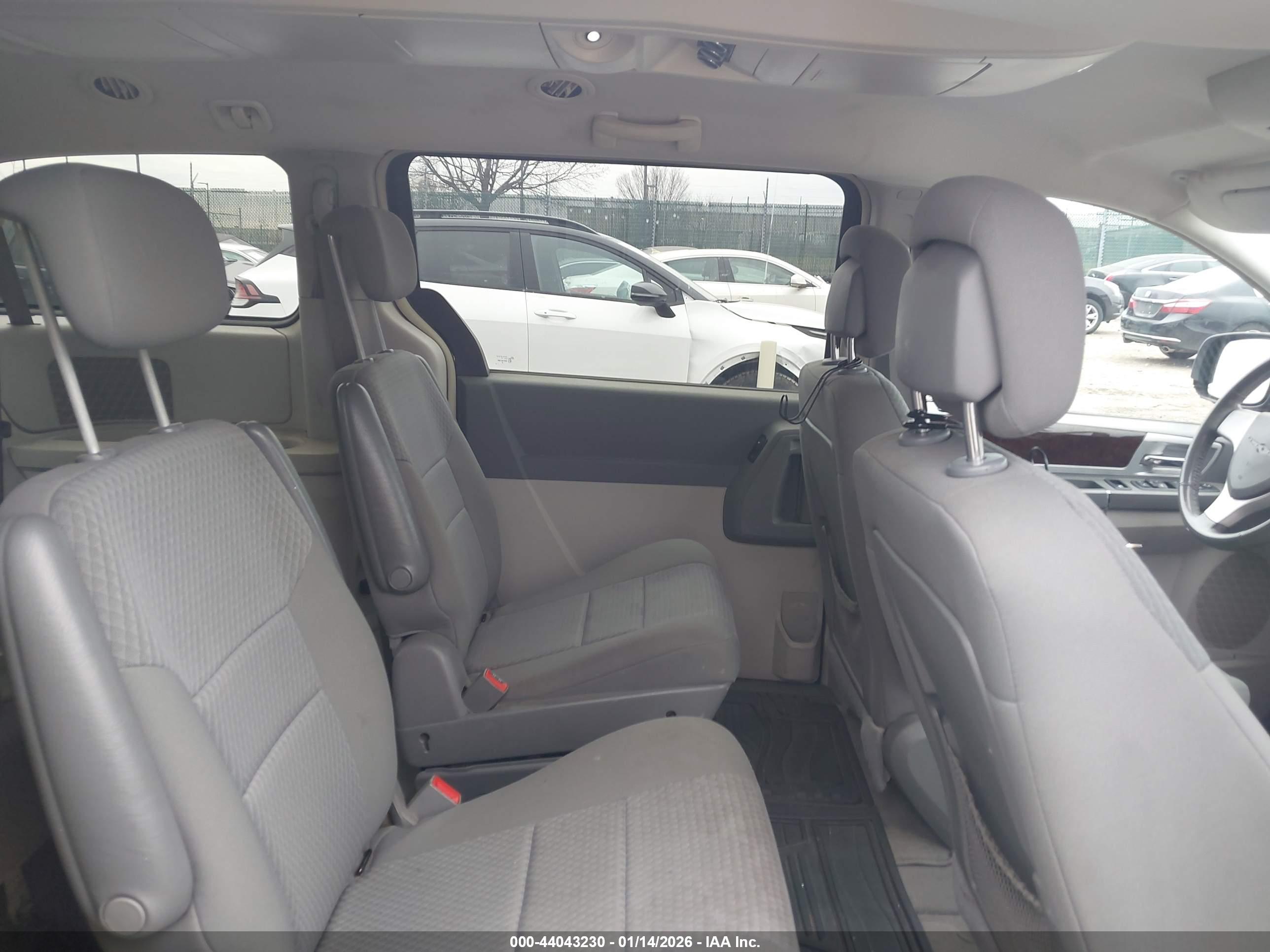 CHRYSLER TOWN image 8