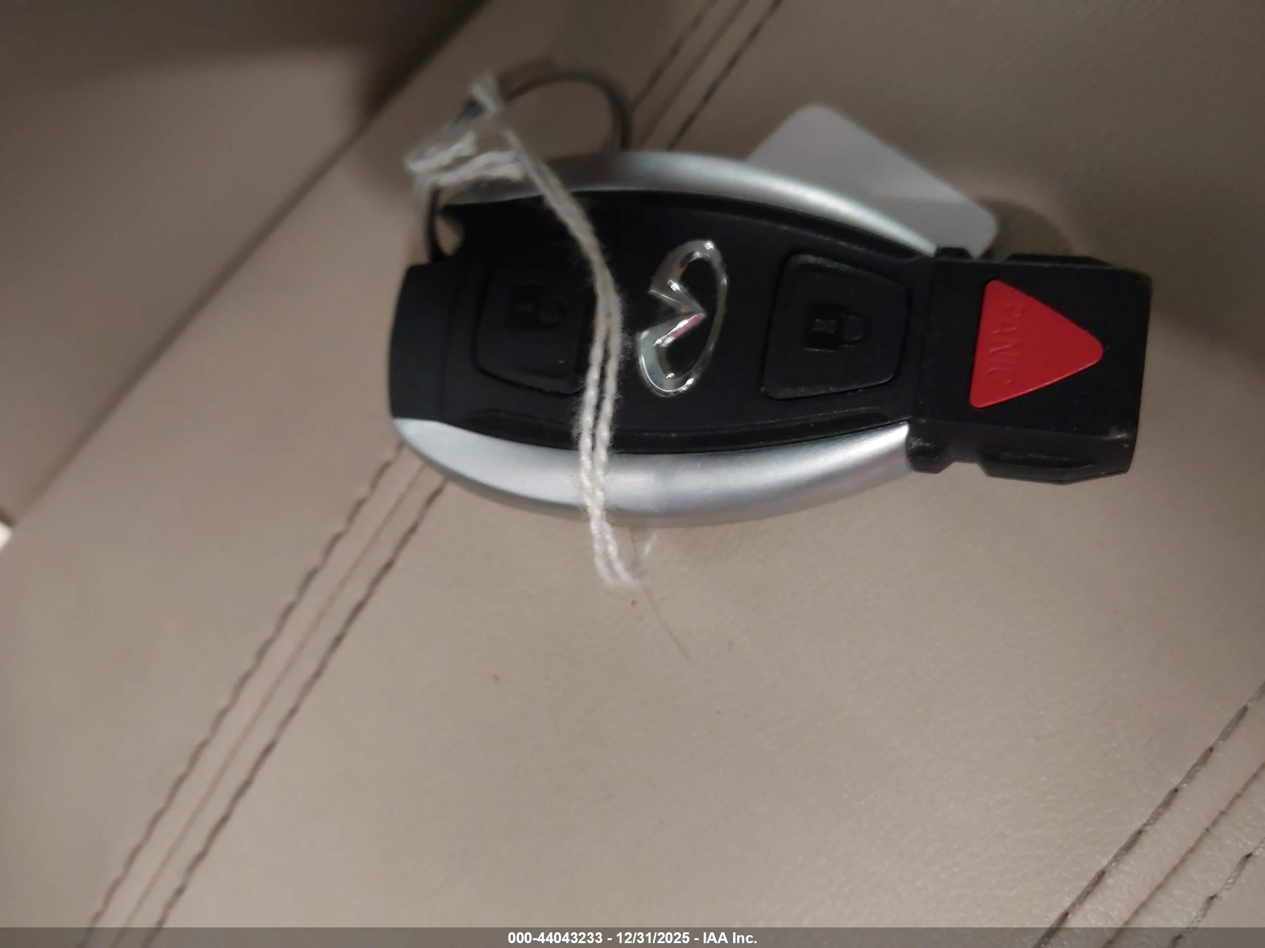 INFINITI QX30 image 11