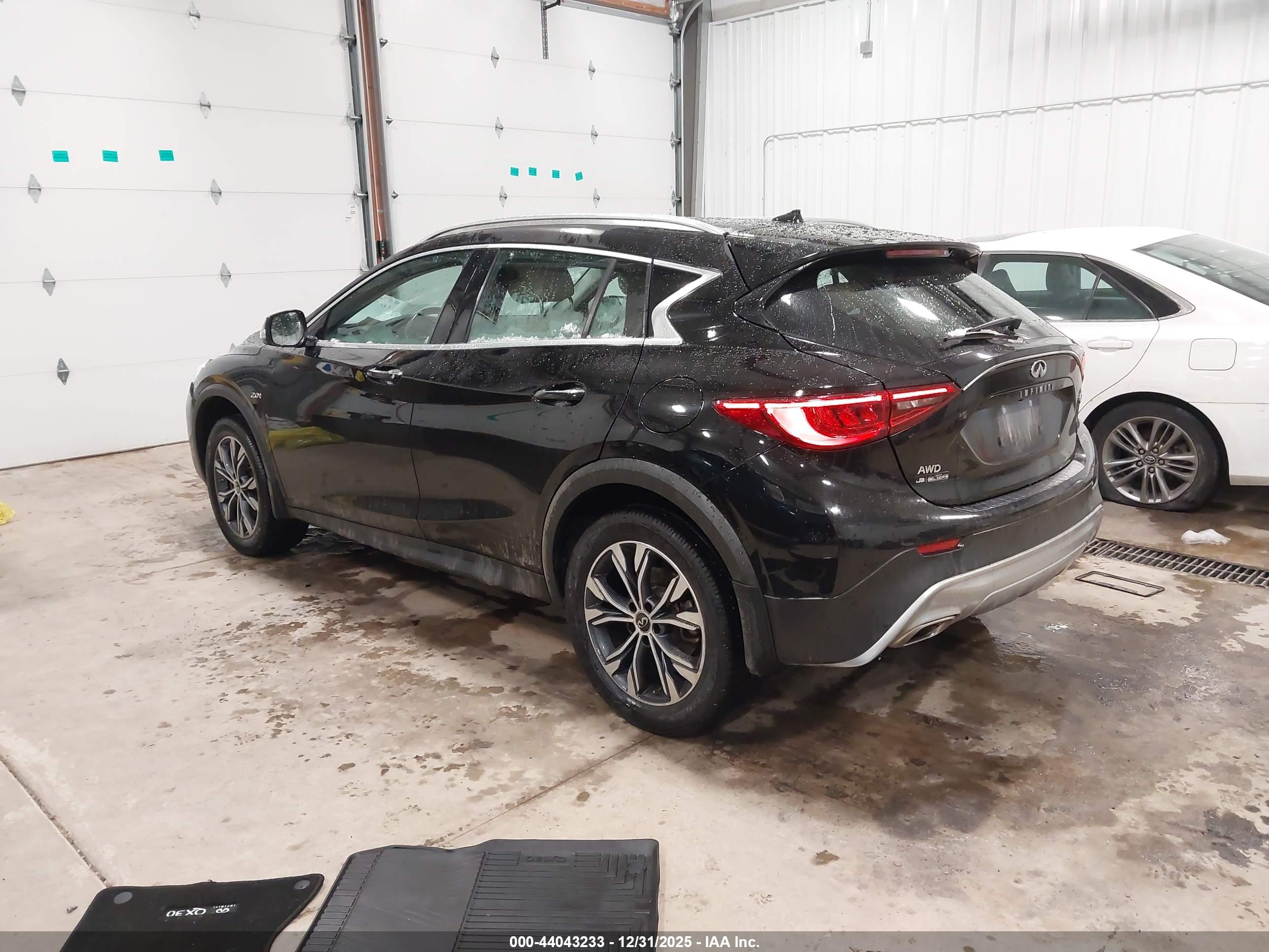 INFINITI QX30 image 3