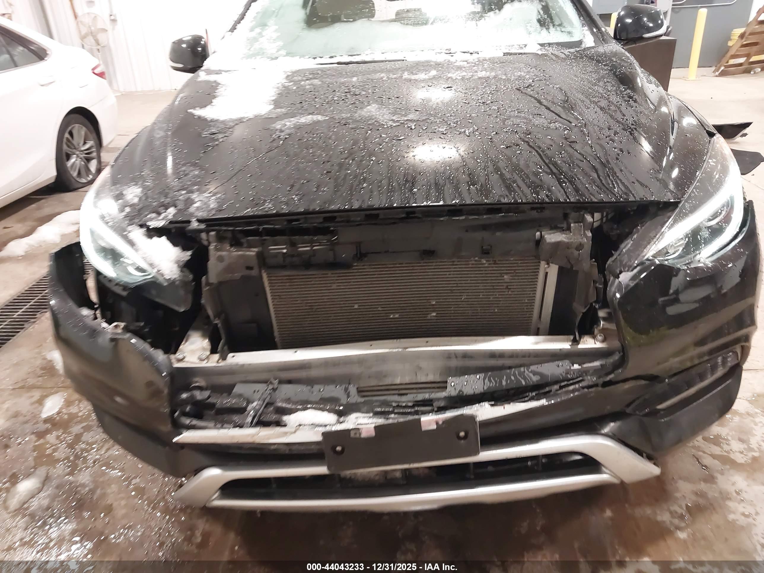 INFINITI QX30 image 6
