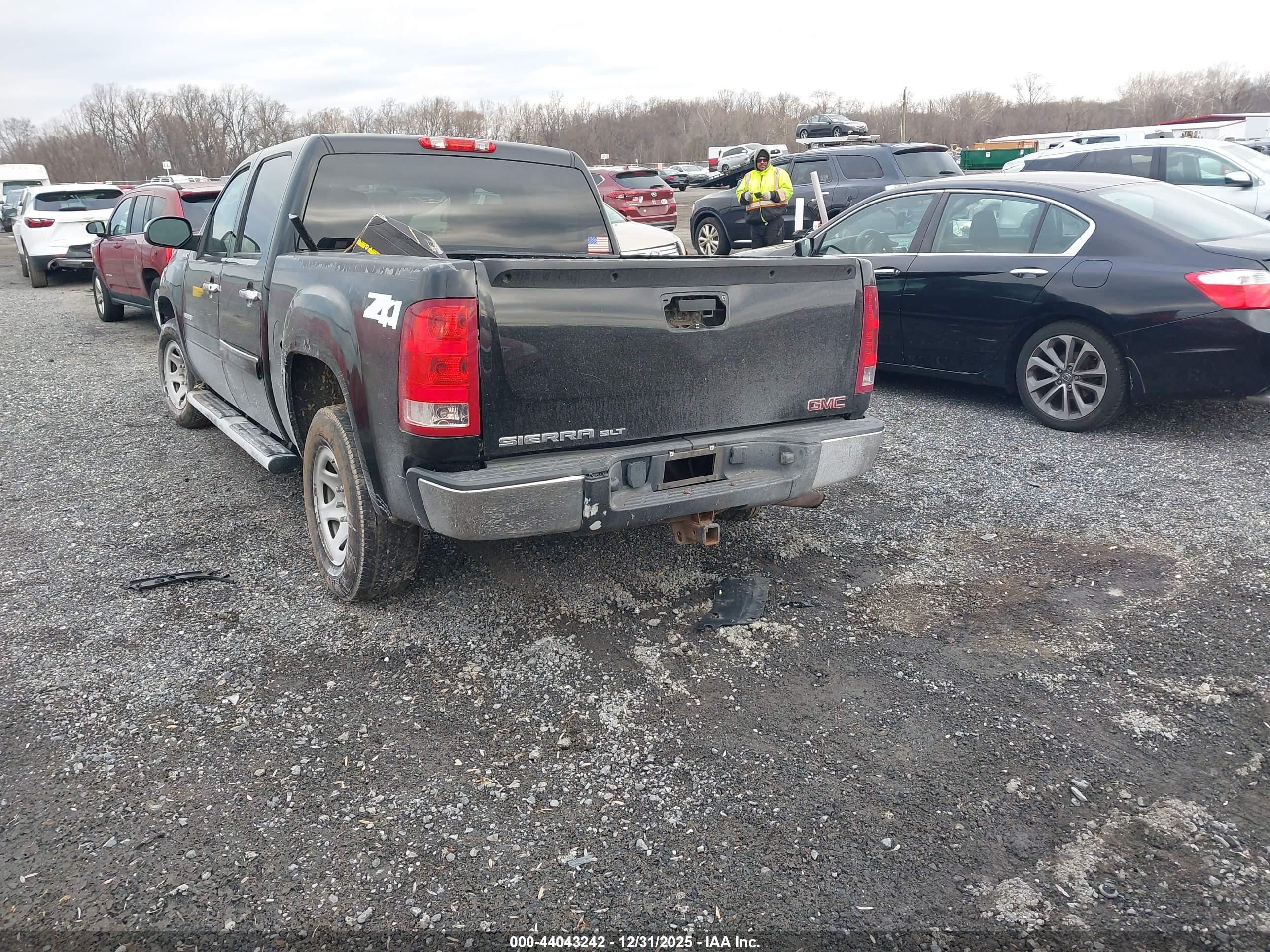 GMC SIERRA image 3
