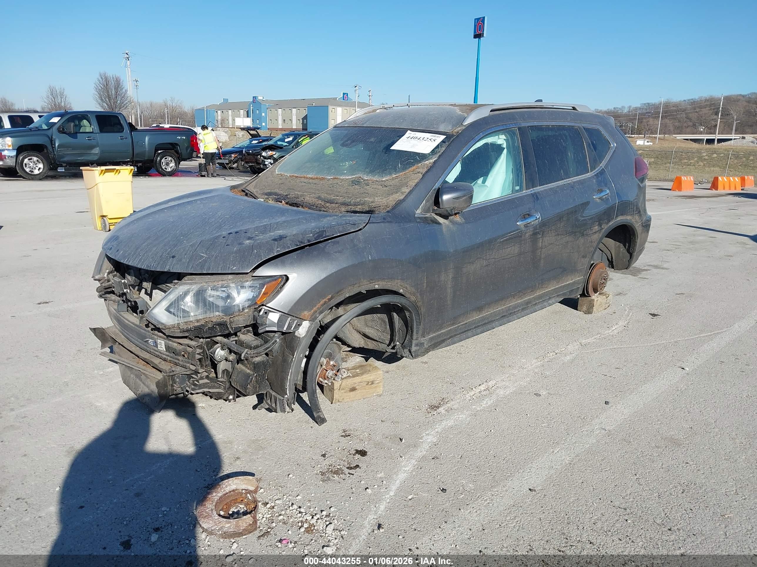 NISSAN ROGUE image 2