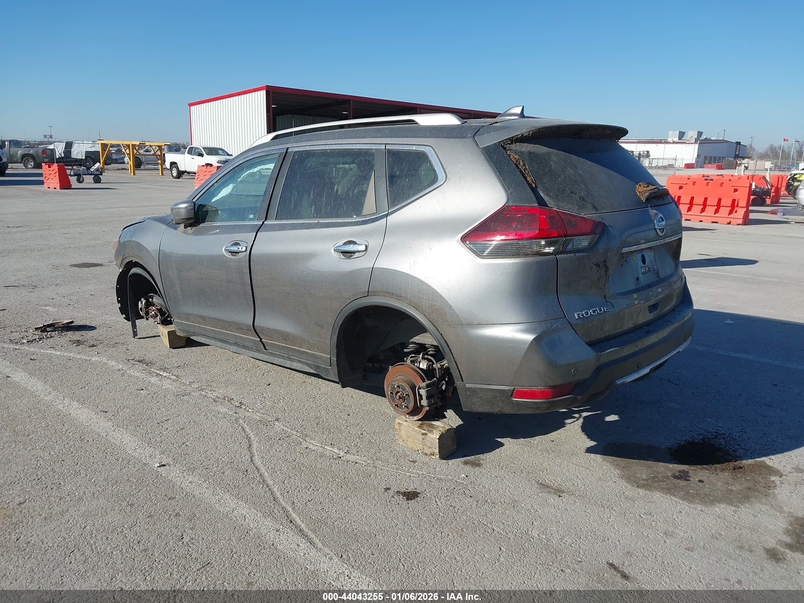 NISSAN ROGUE image 3