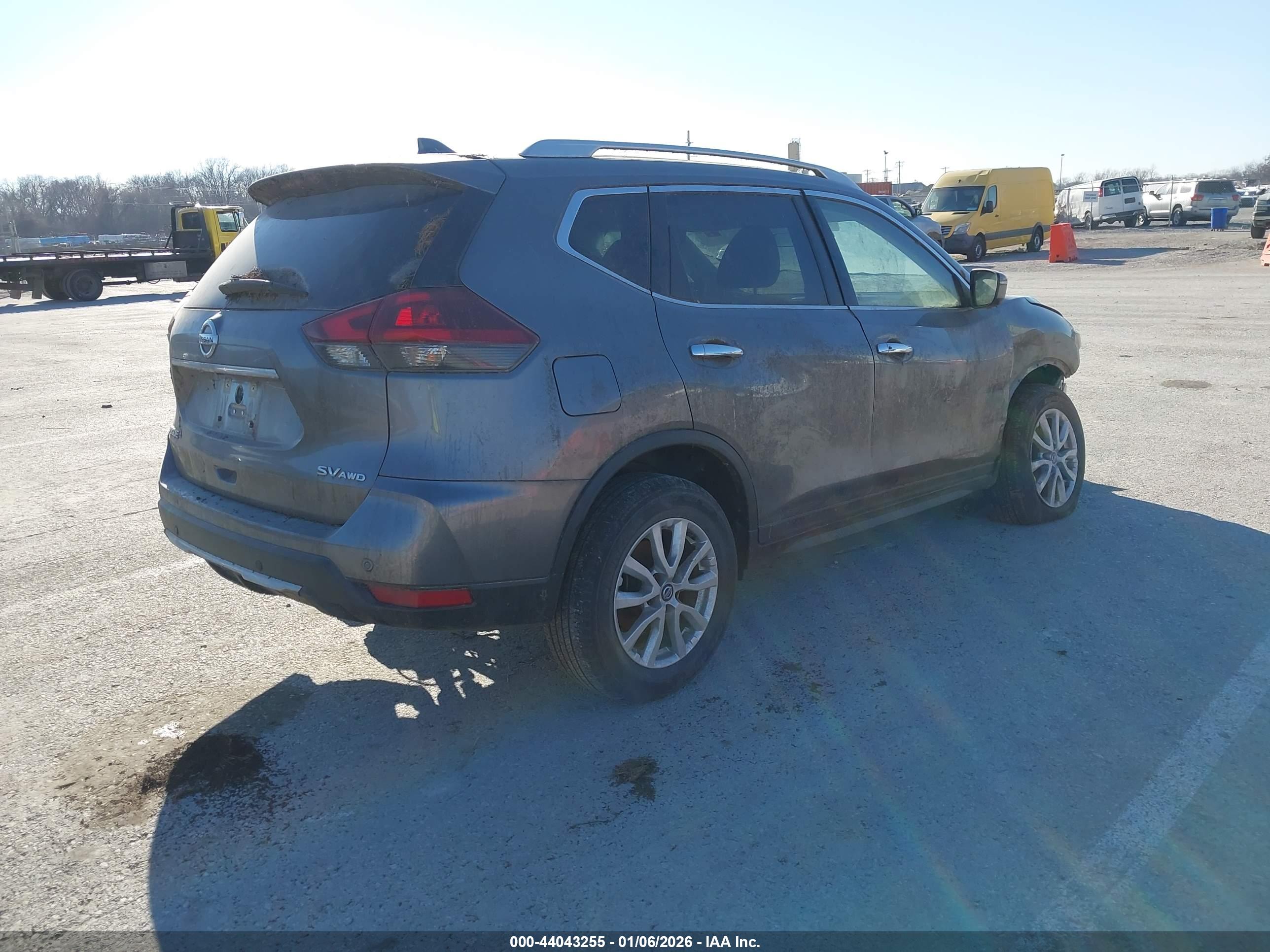 NISSAN ROGUE image 4