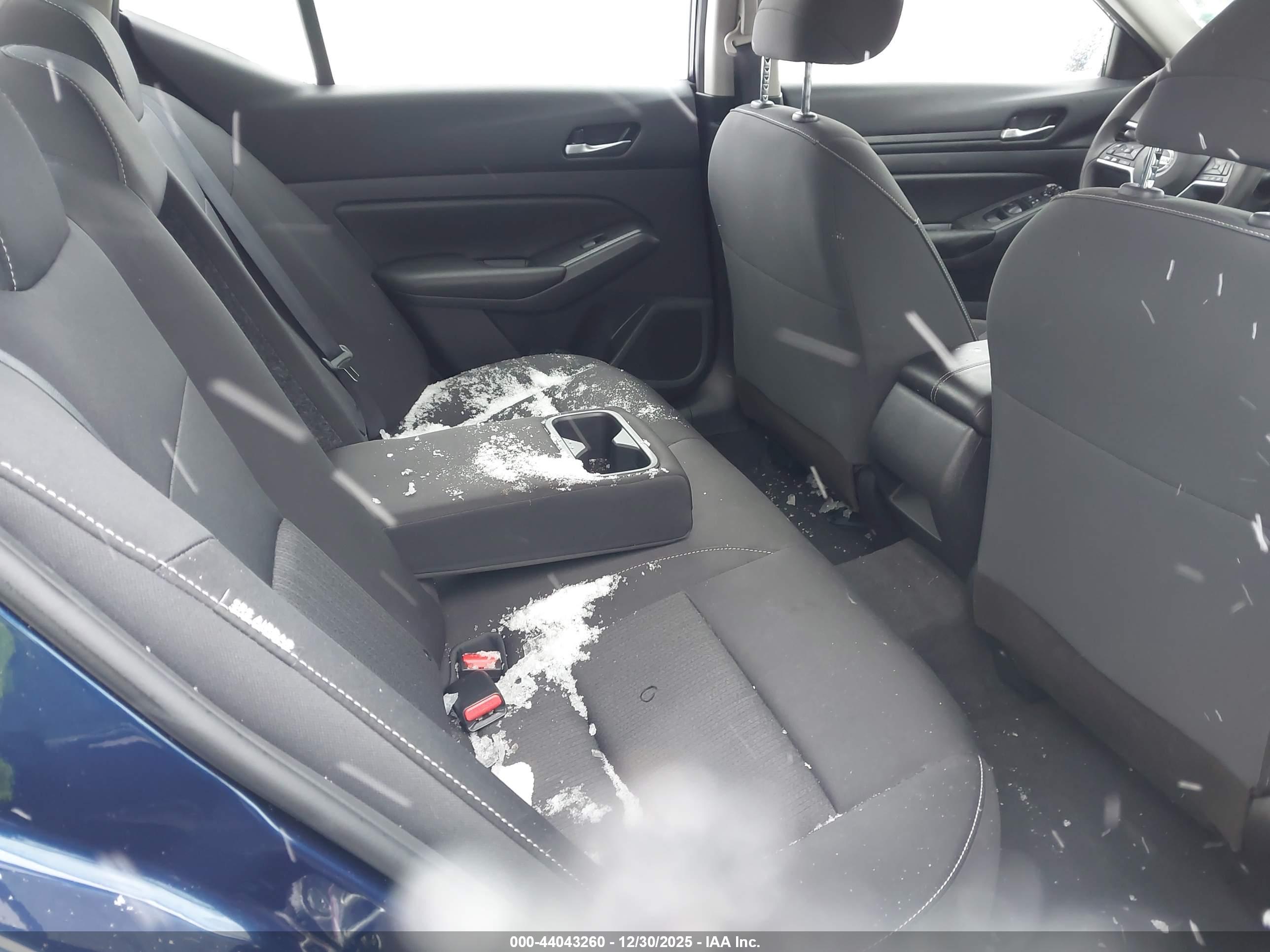 NISSAN ALTIMA image 8