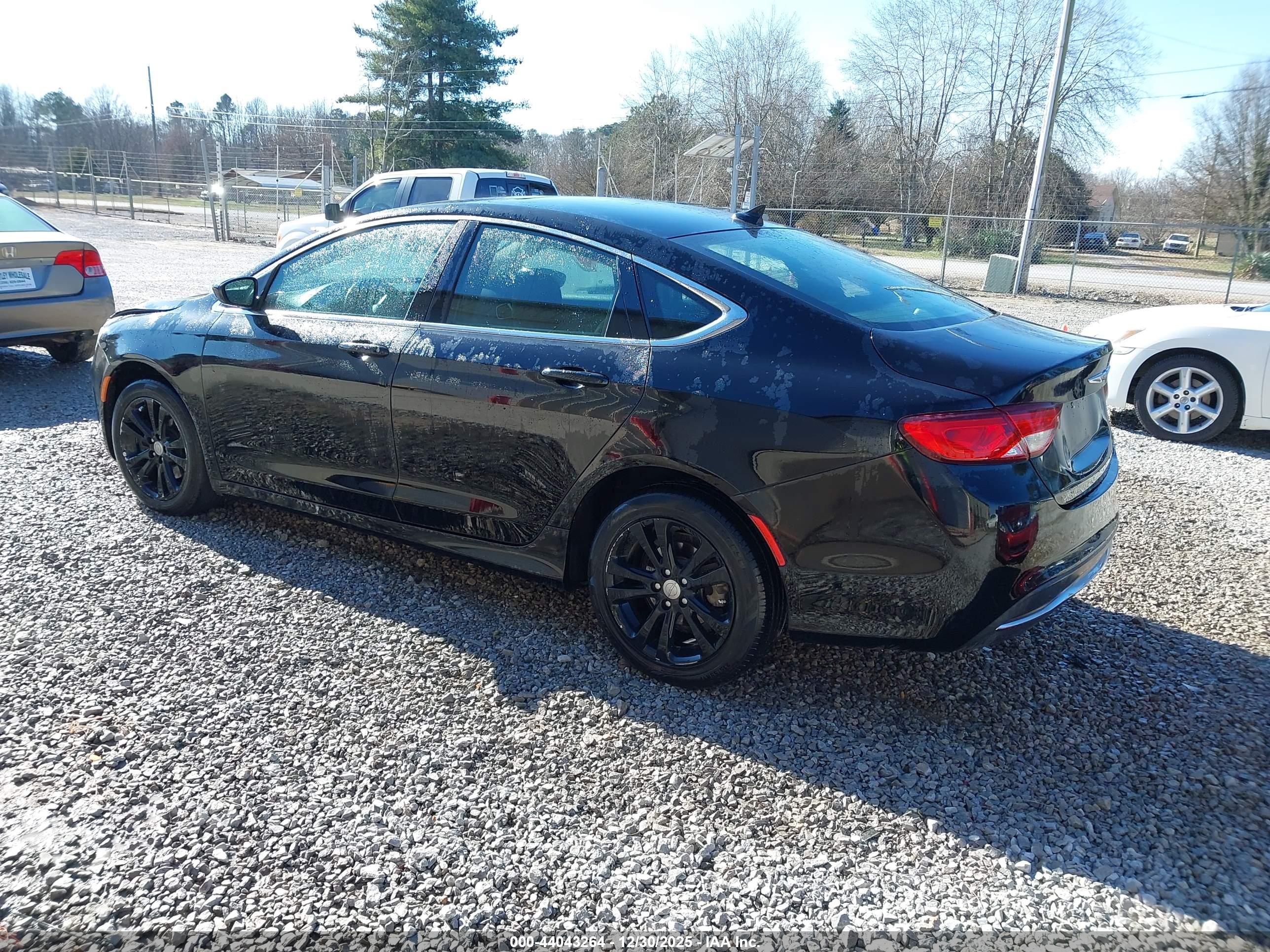 CHRYSLER 200 image 3