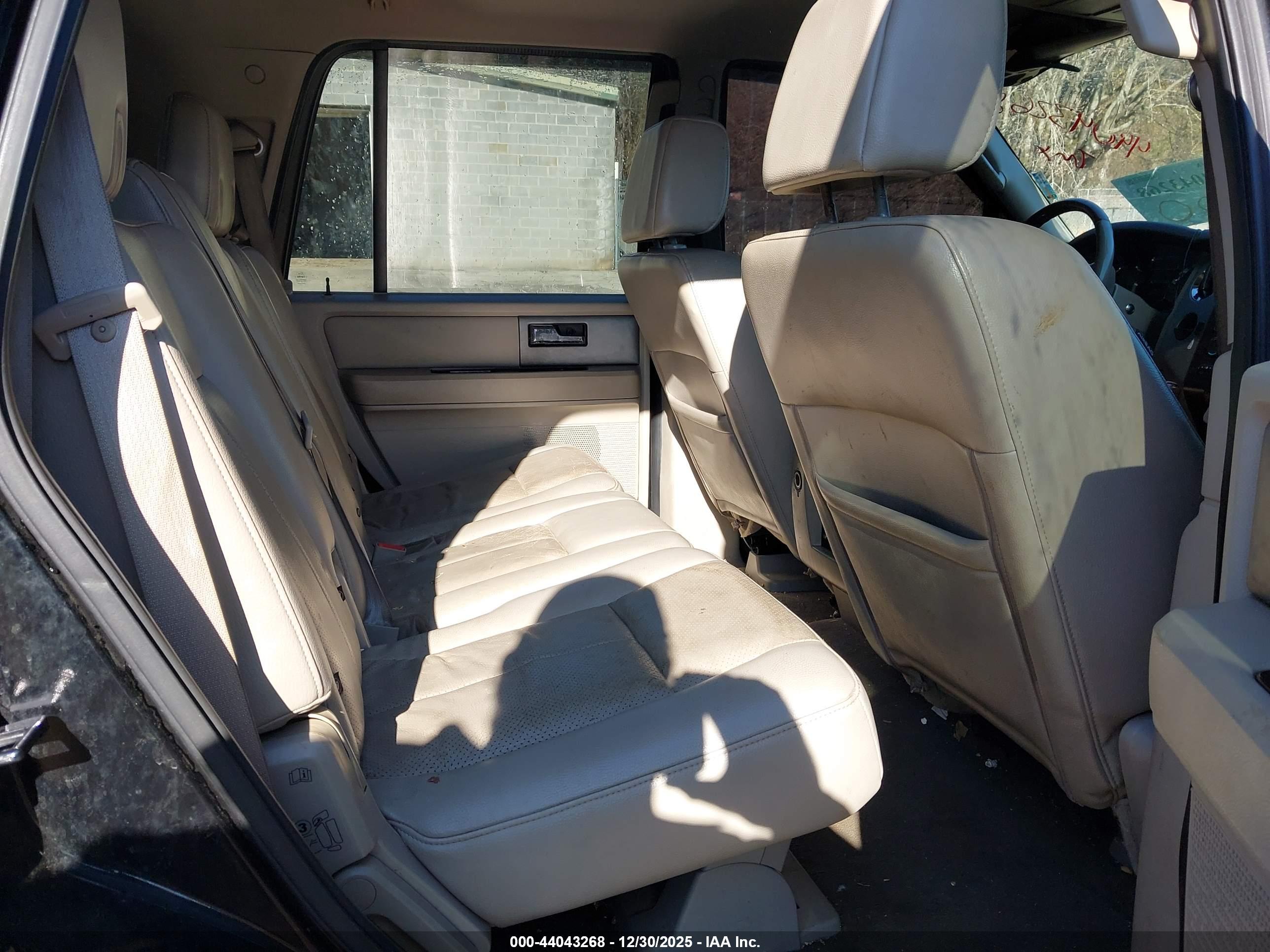 FORD EXPEDITION image 8