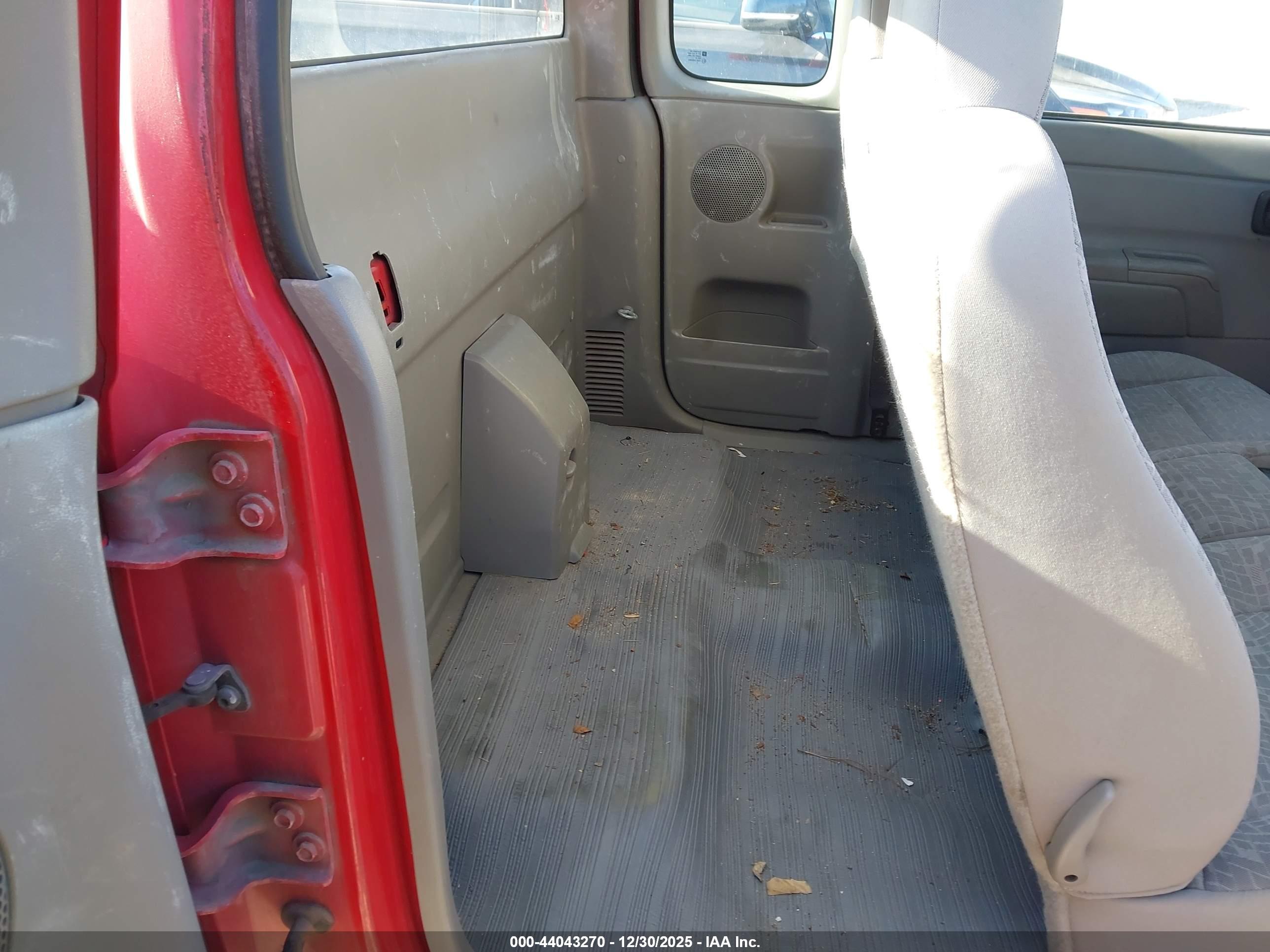 CHEVROLET COLORADO image 8