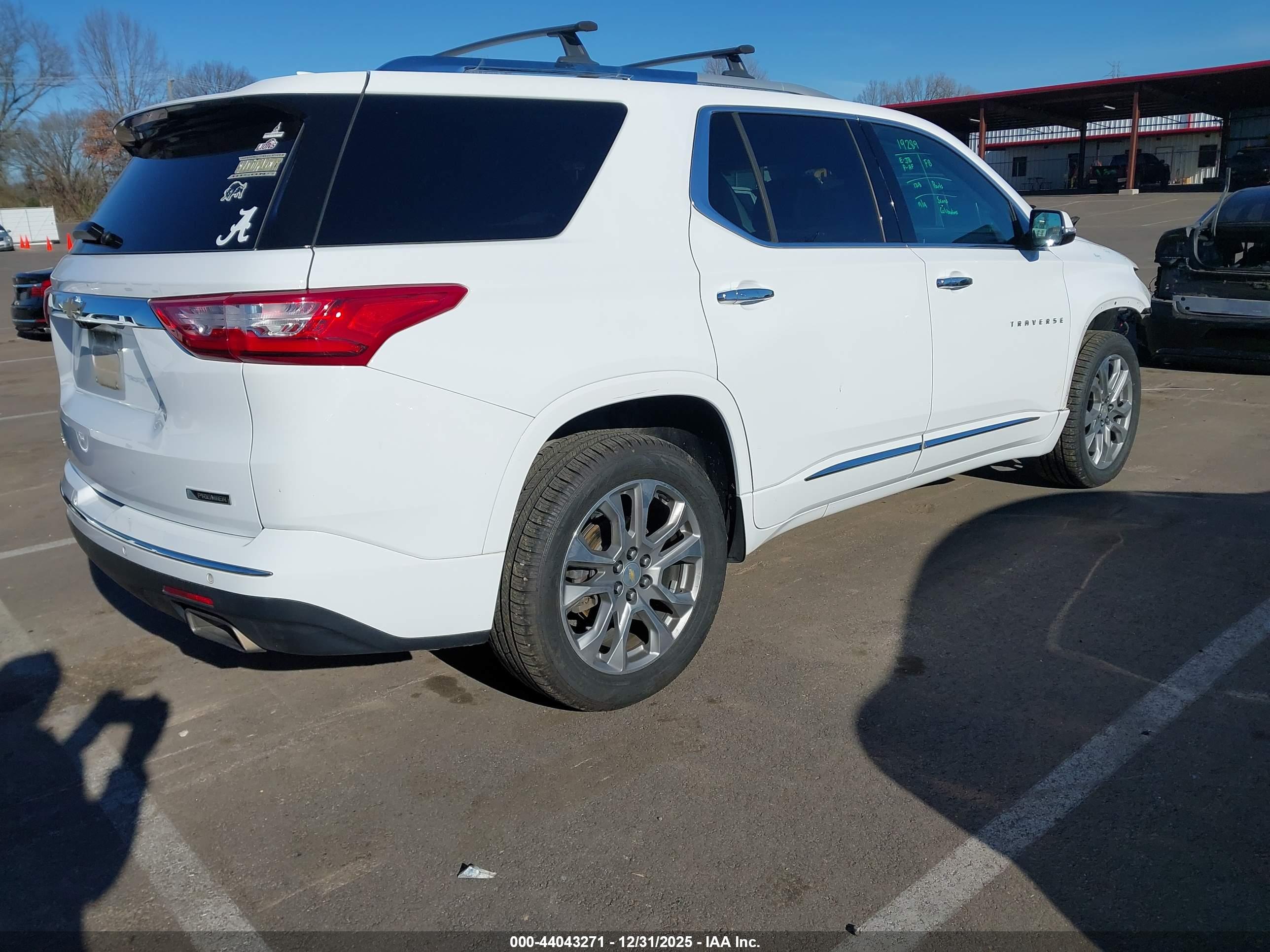 CHEVROLET TRAVERSE image 4