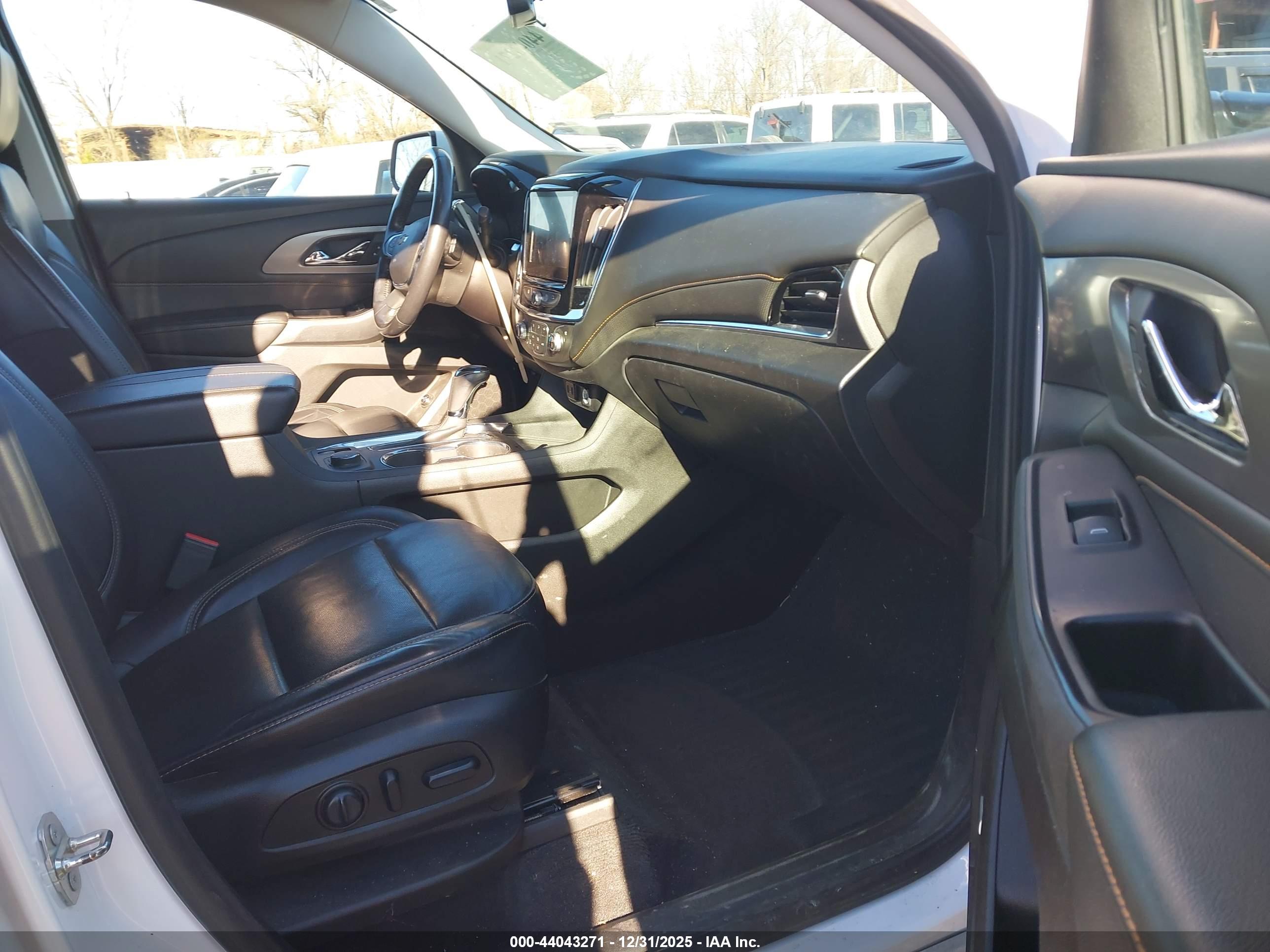 CHEVROLET TRAVERSE image 5