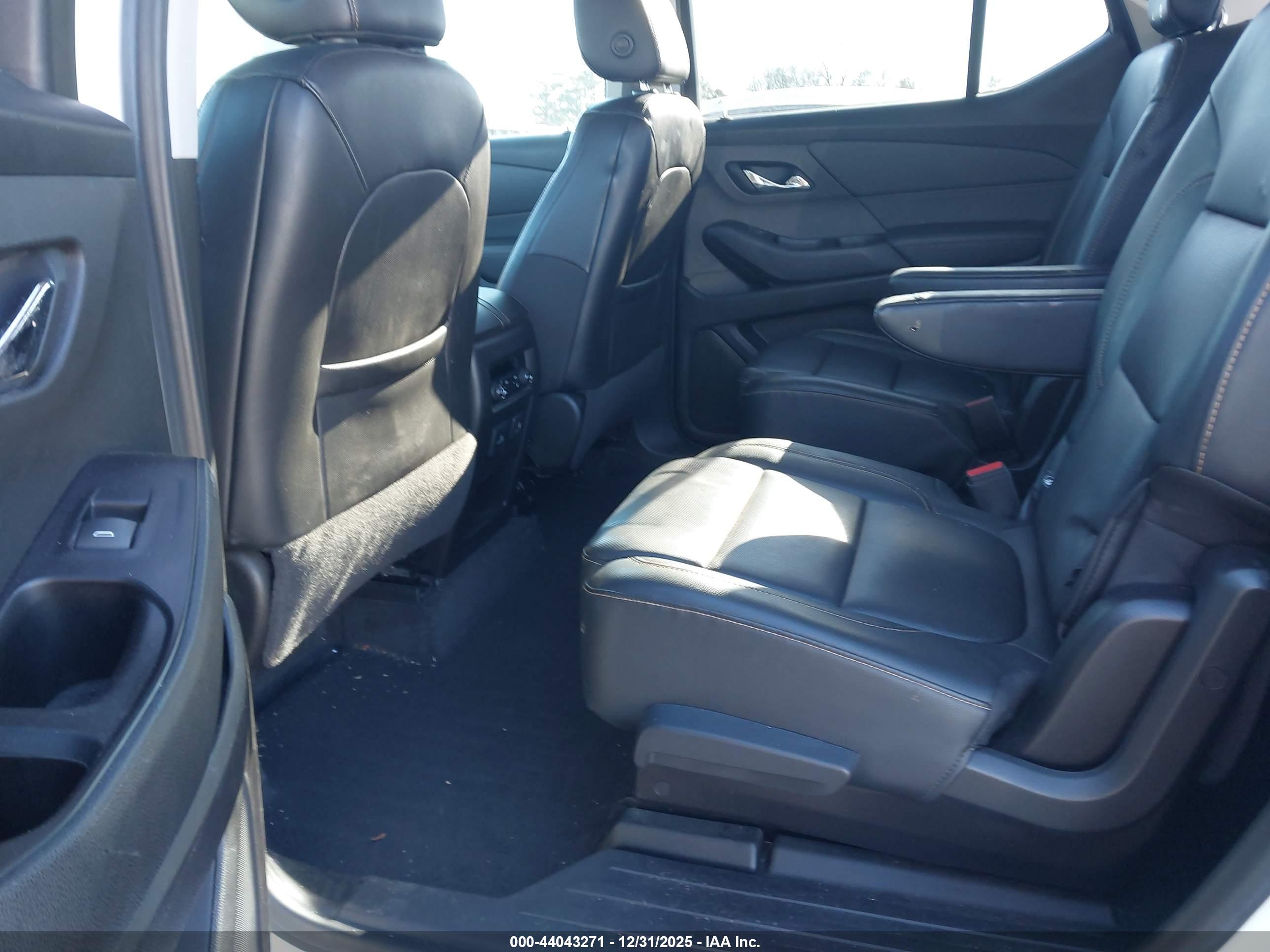 CHEVROLET TRAVERSE image 8