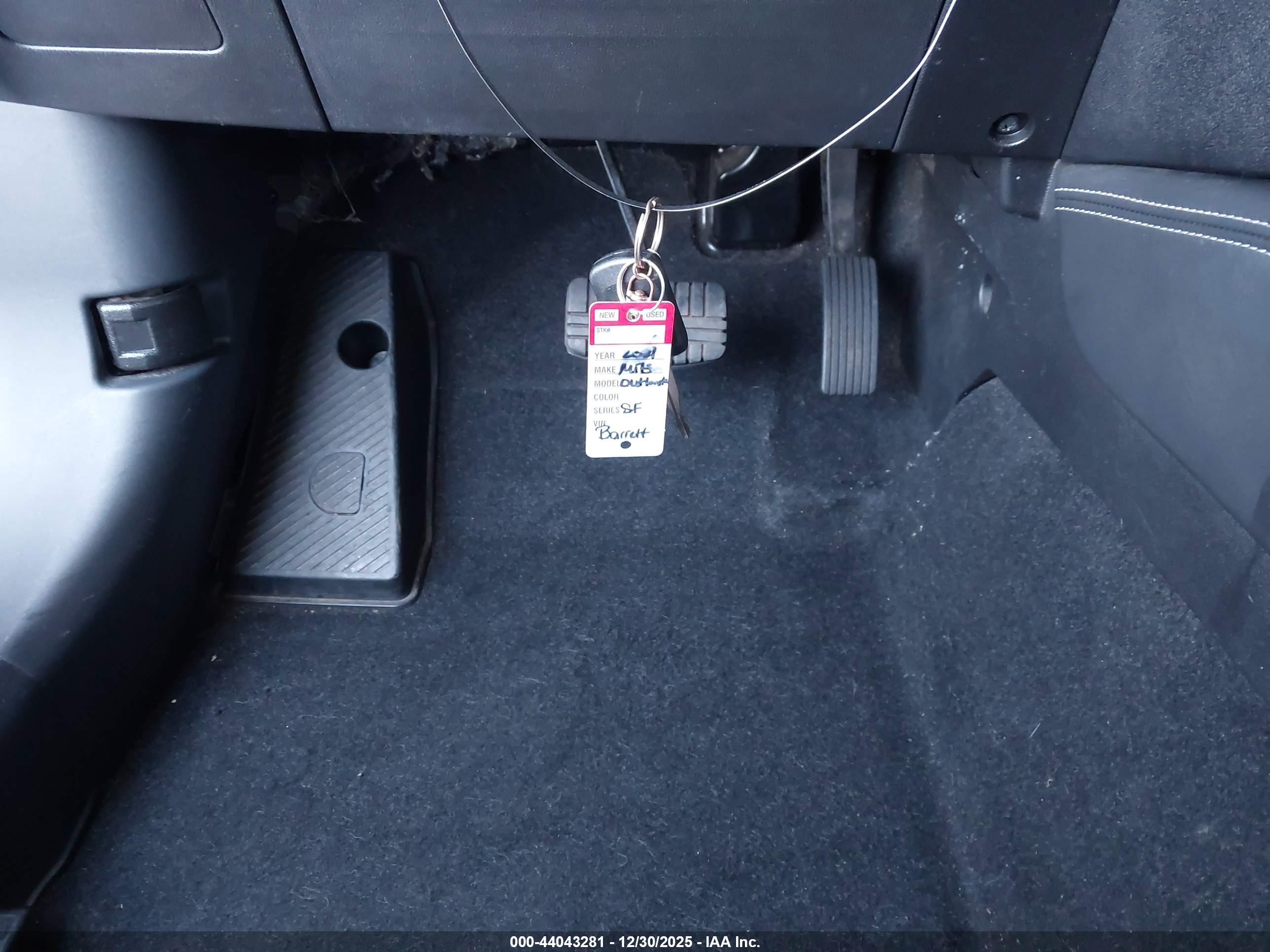 MITSUBISHI OUTLANDER image 11