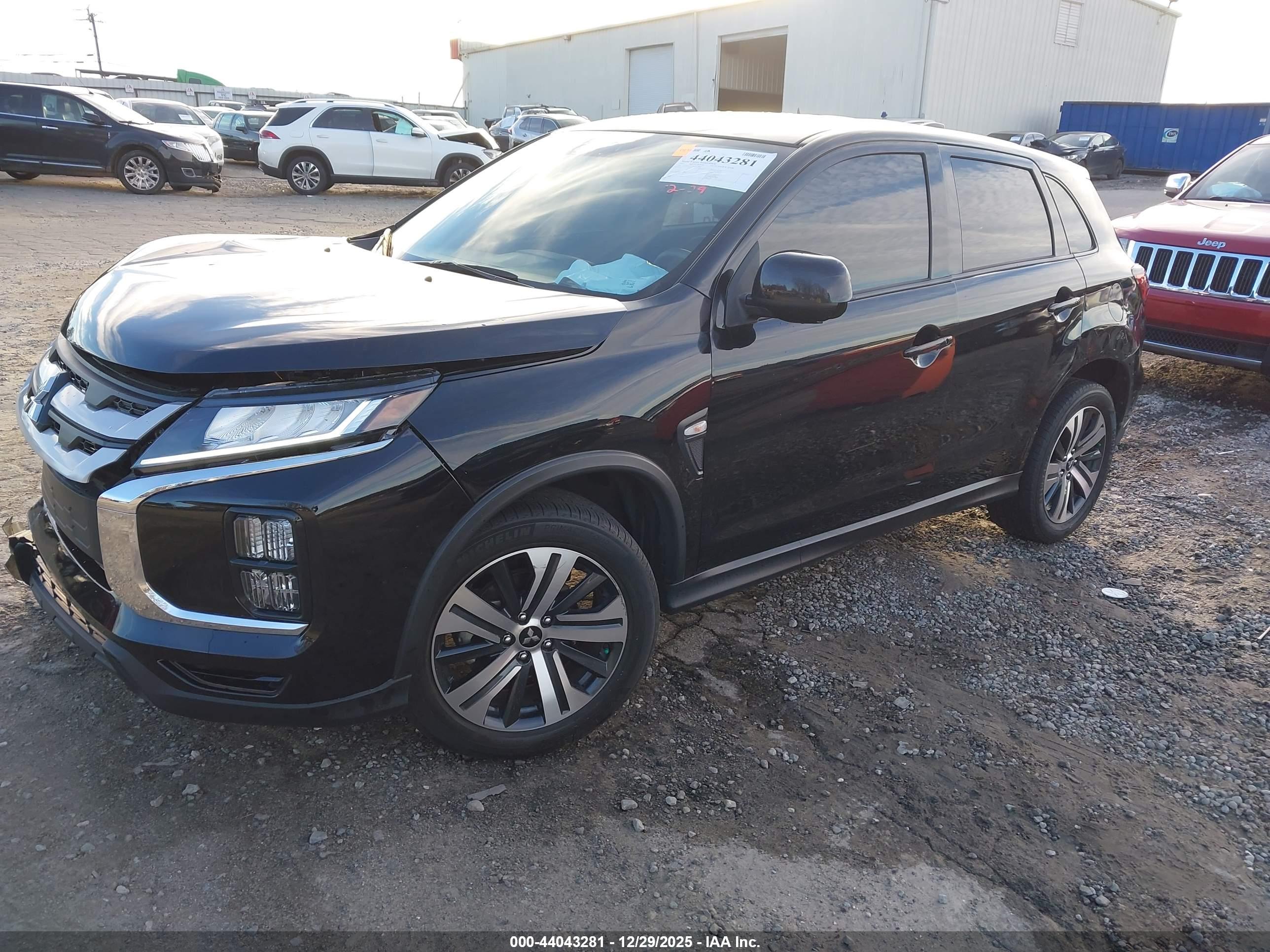 MITSUBISHI OUTLANDER image 2