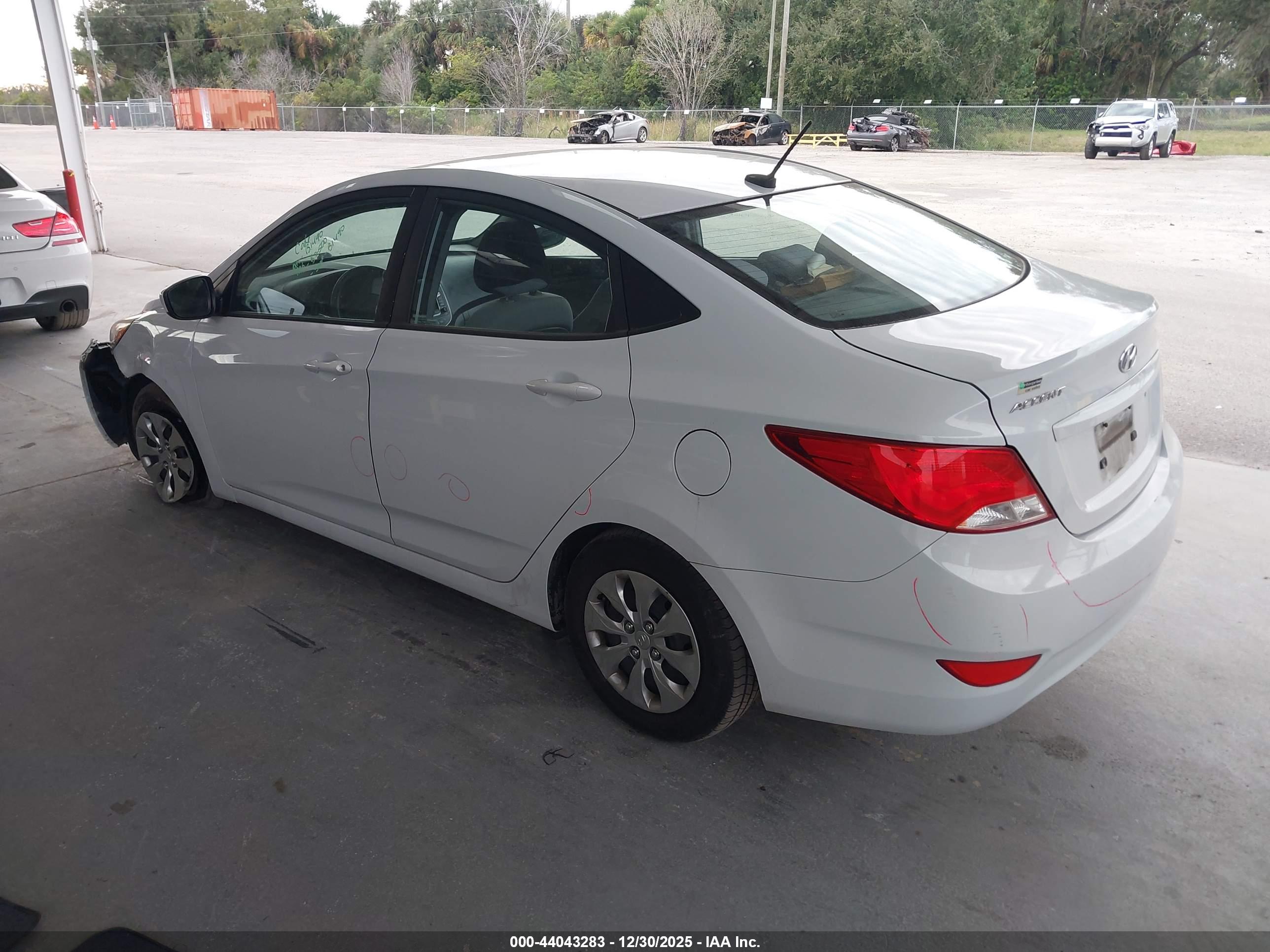 HYUNDAI ACCENT image 3