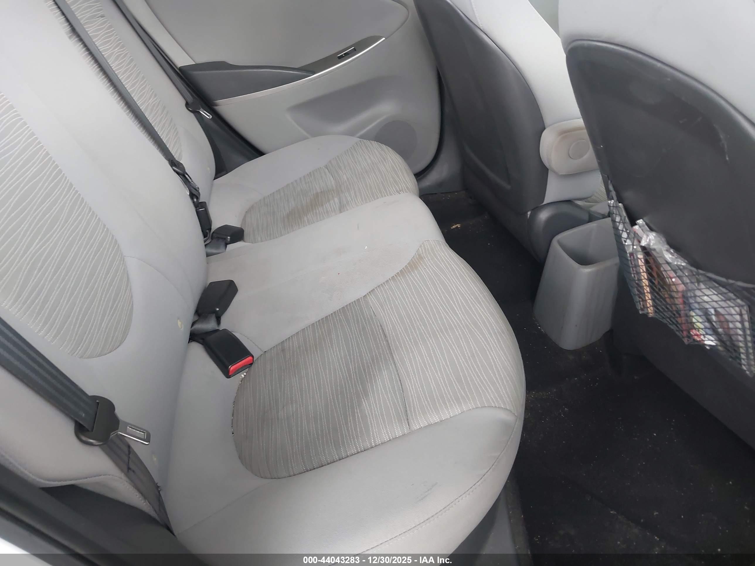 HYUNDAI ACCENT image 8
