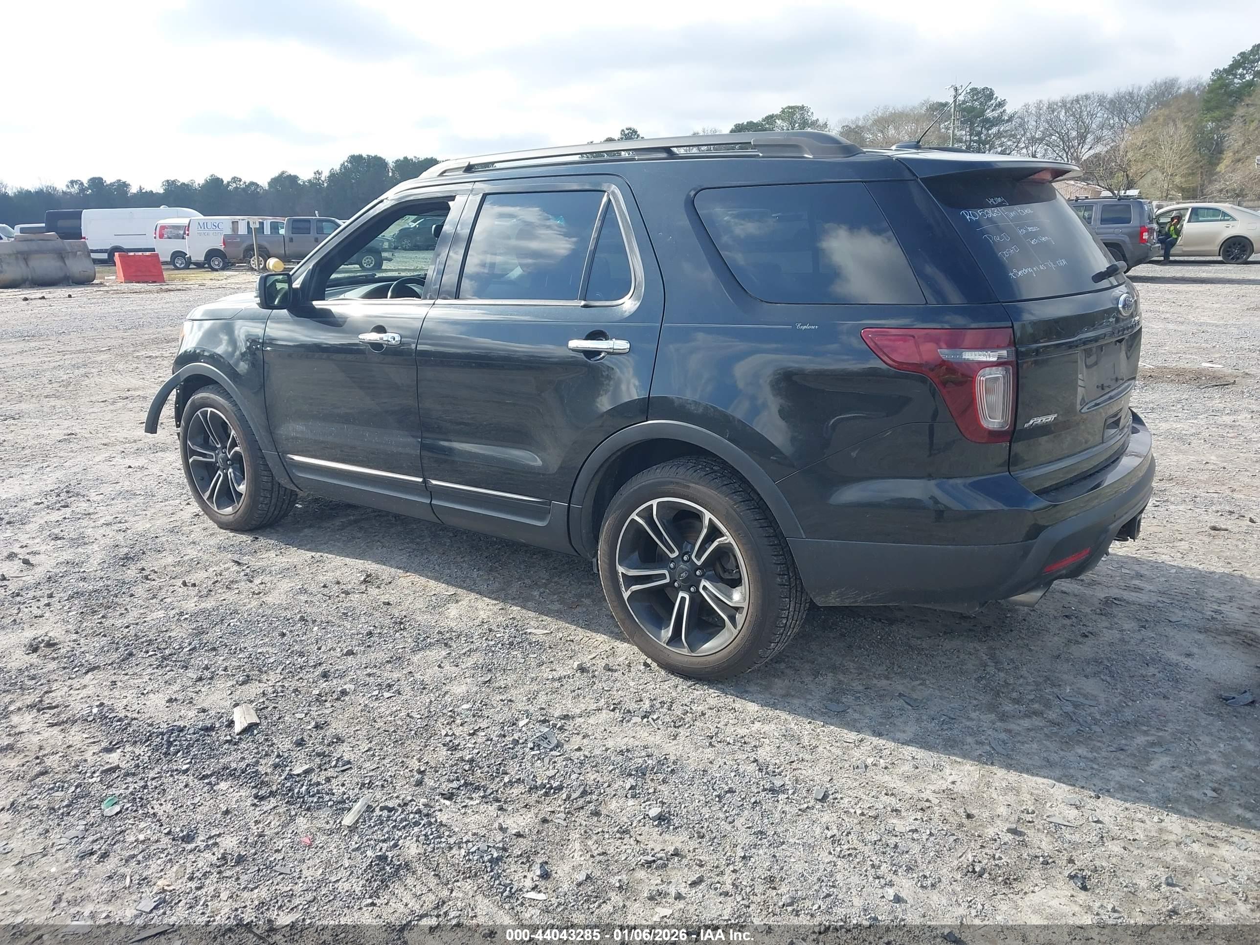 FORD EXPLORER image 3