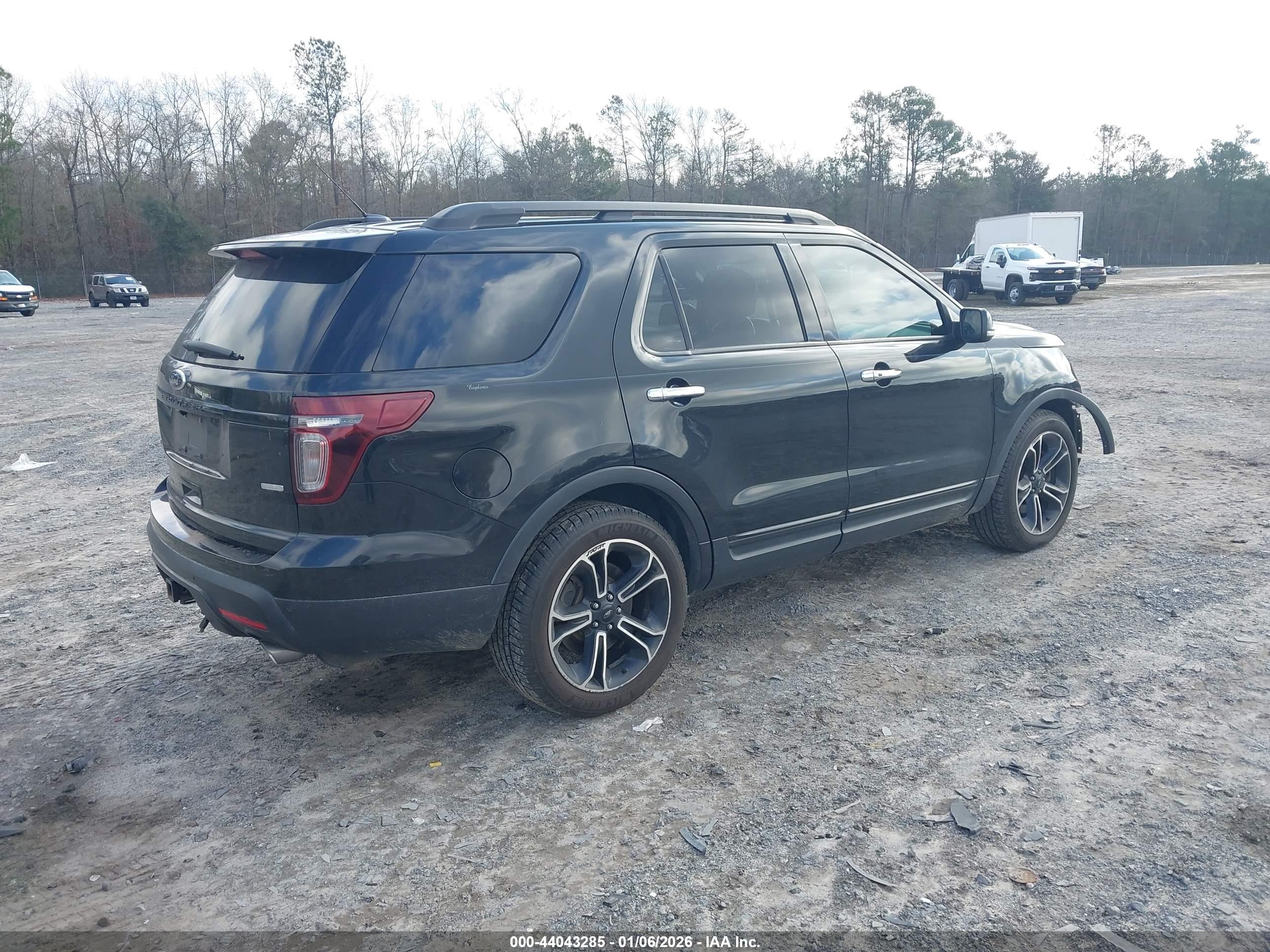FORD EXPLORER image 4
