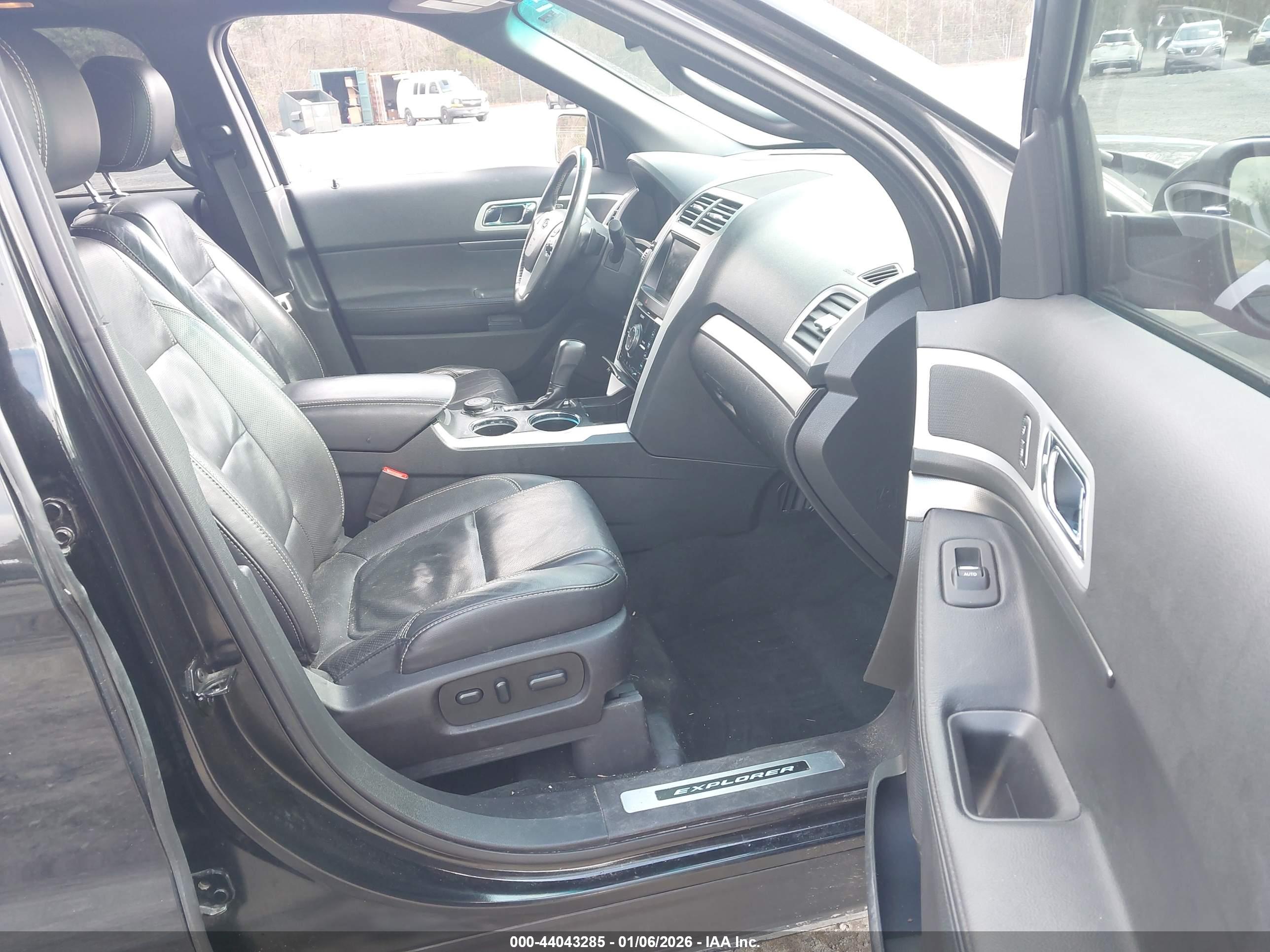 FORD EXPLORER image 5