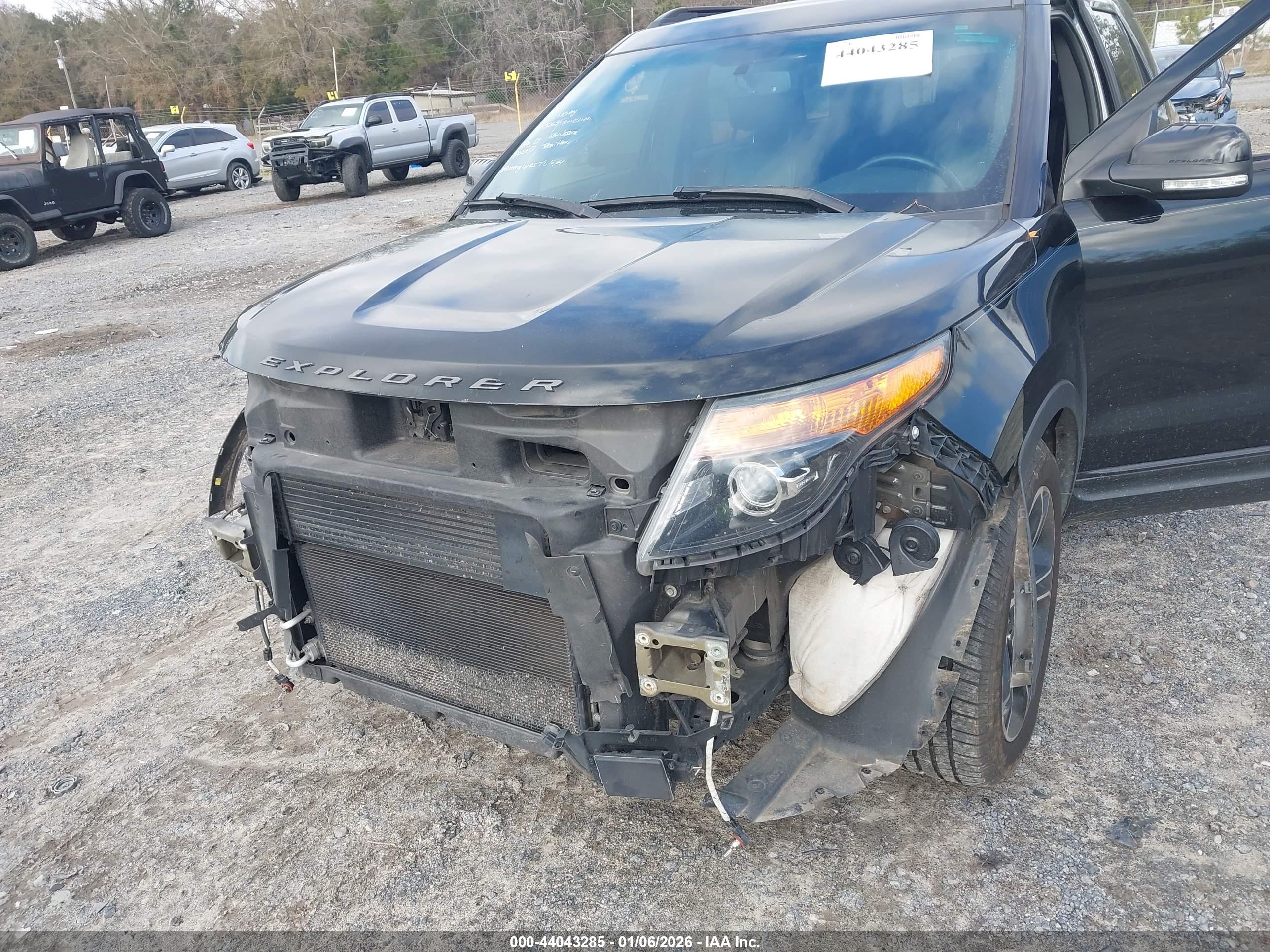 FORD EXPLORER image 6