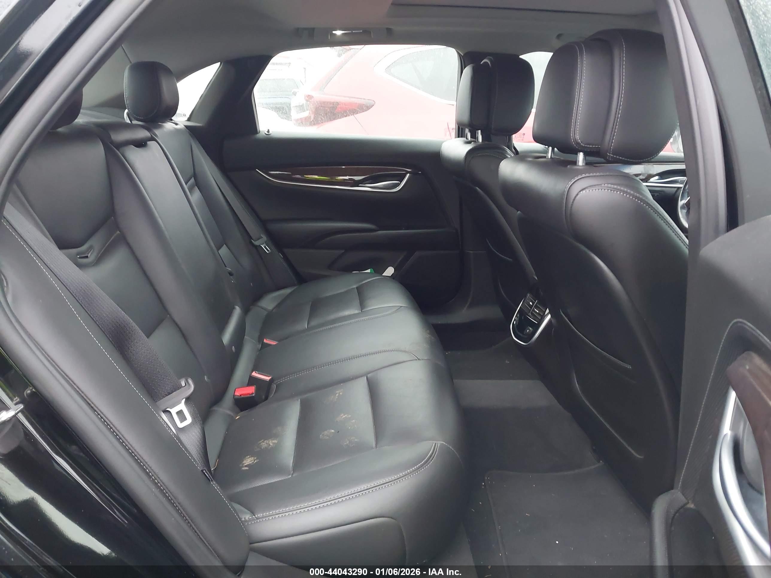 CADILLAC XTS image 8