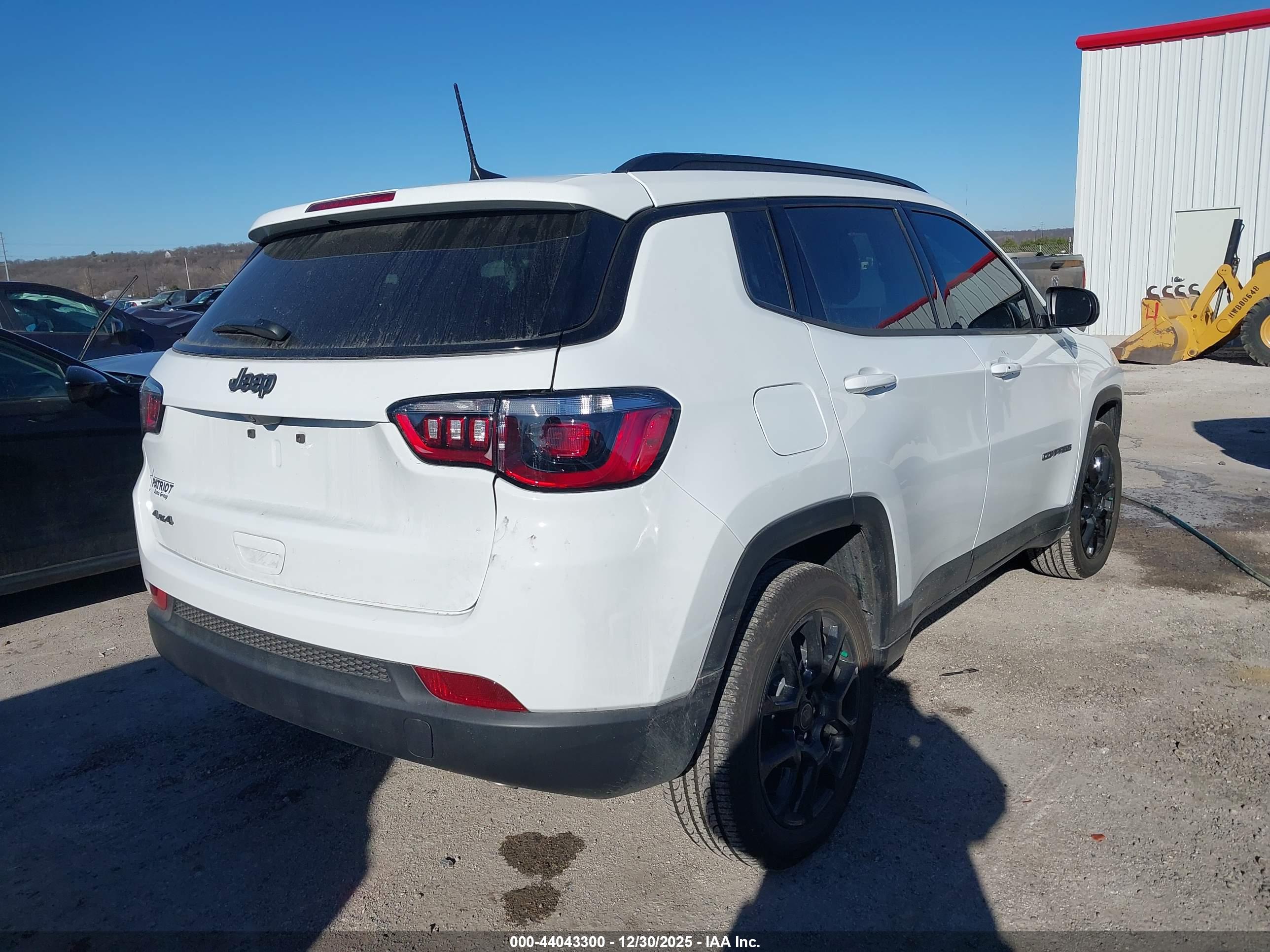 JEEP COMPASS image 4