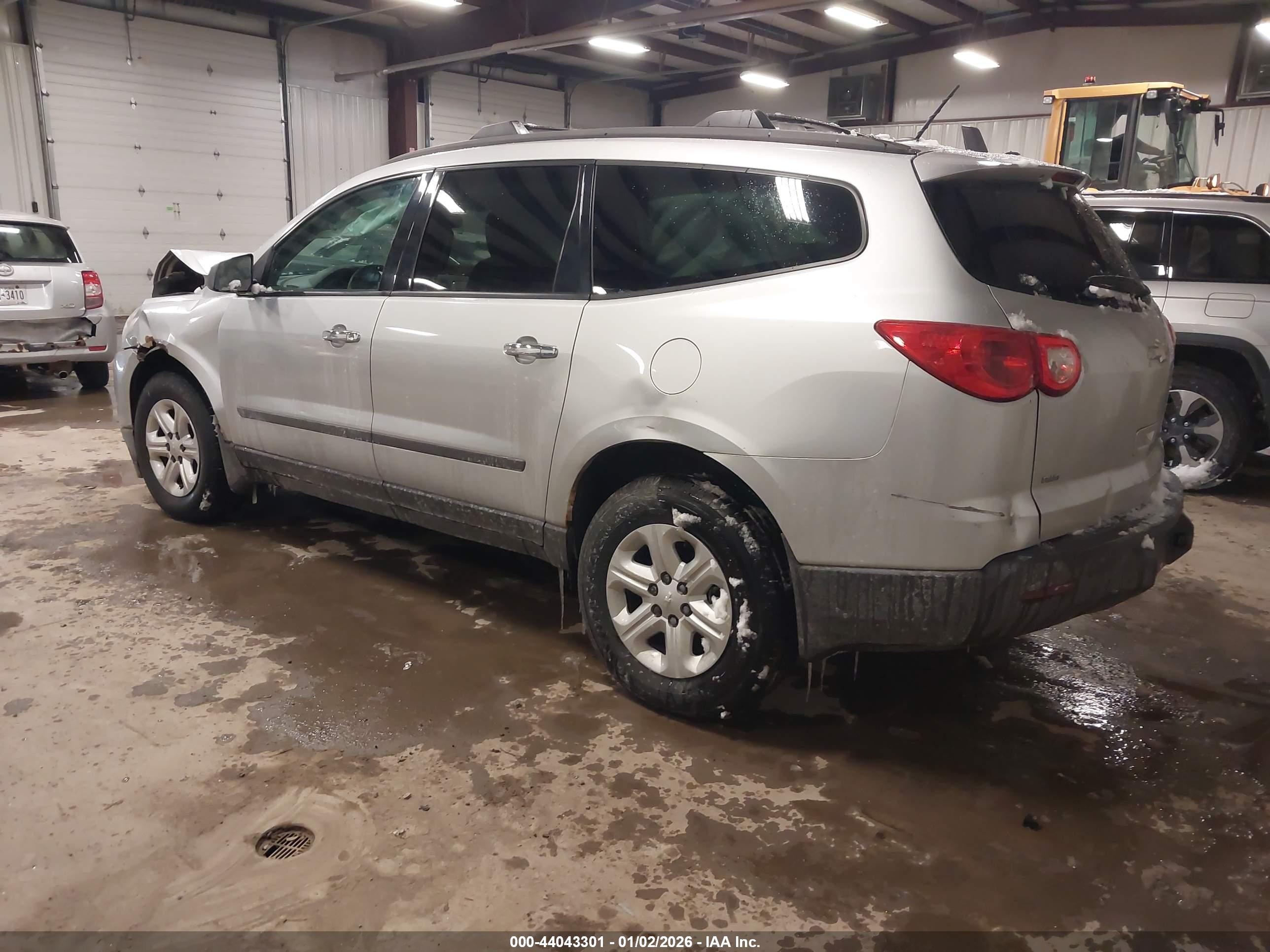 CHEVROLET TRAVERSE image 3