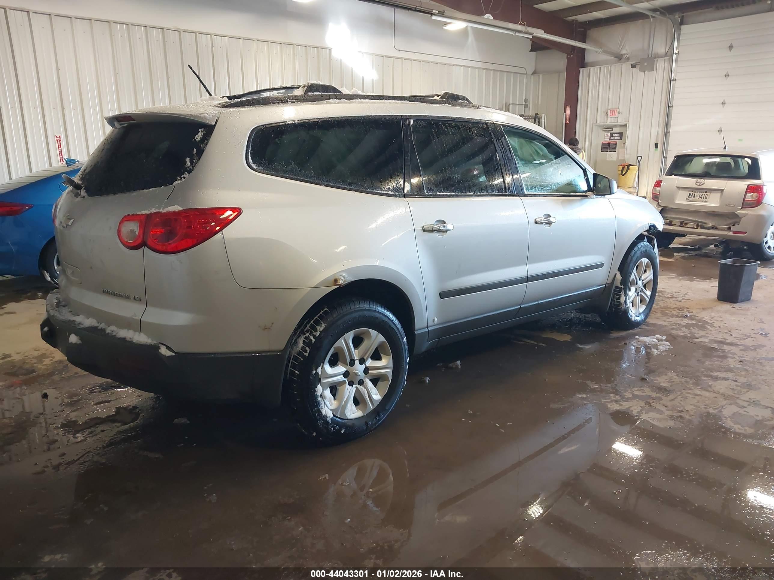 CHEVROLET TRAVERSE image 4
