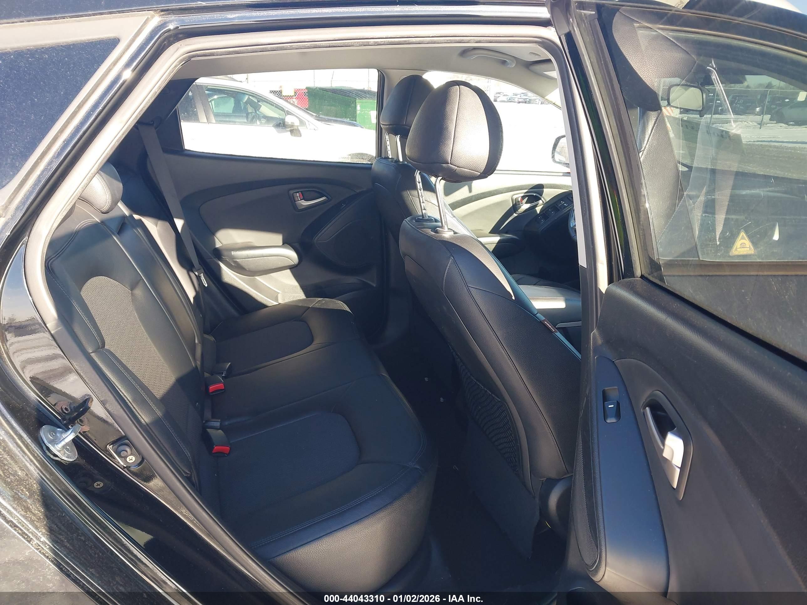 HYUNDAI TUCSON image 8