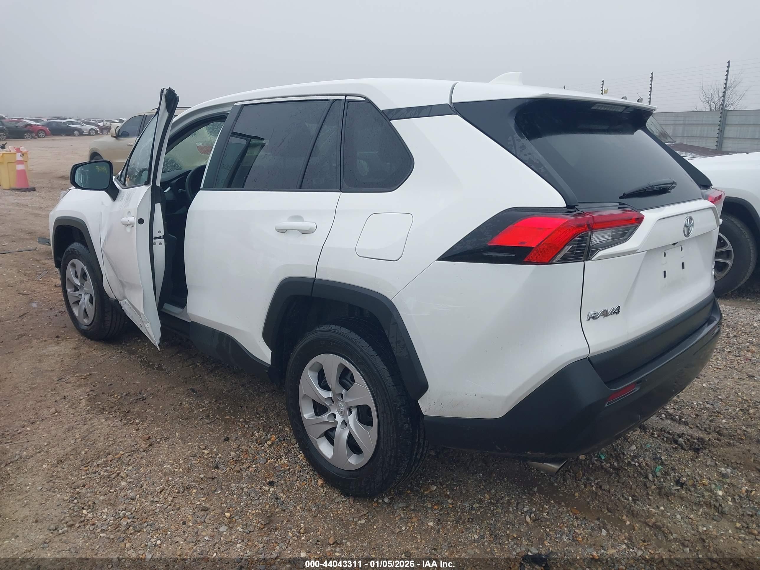 TOYOTA RAV4 image 3