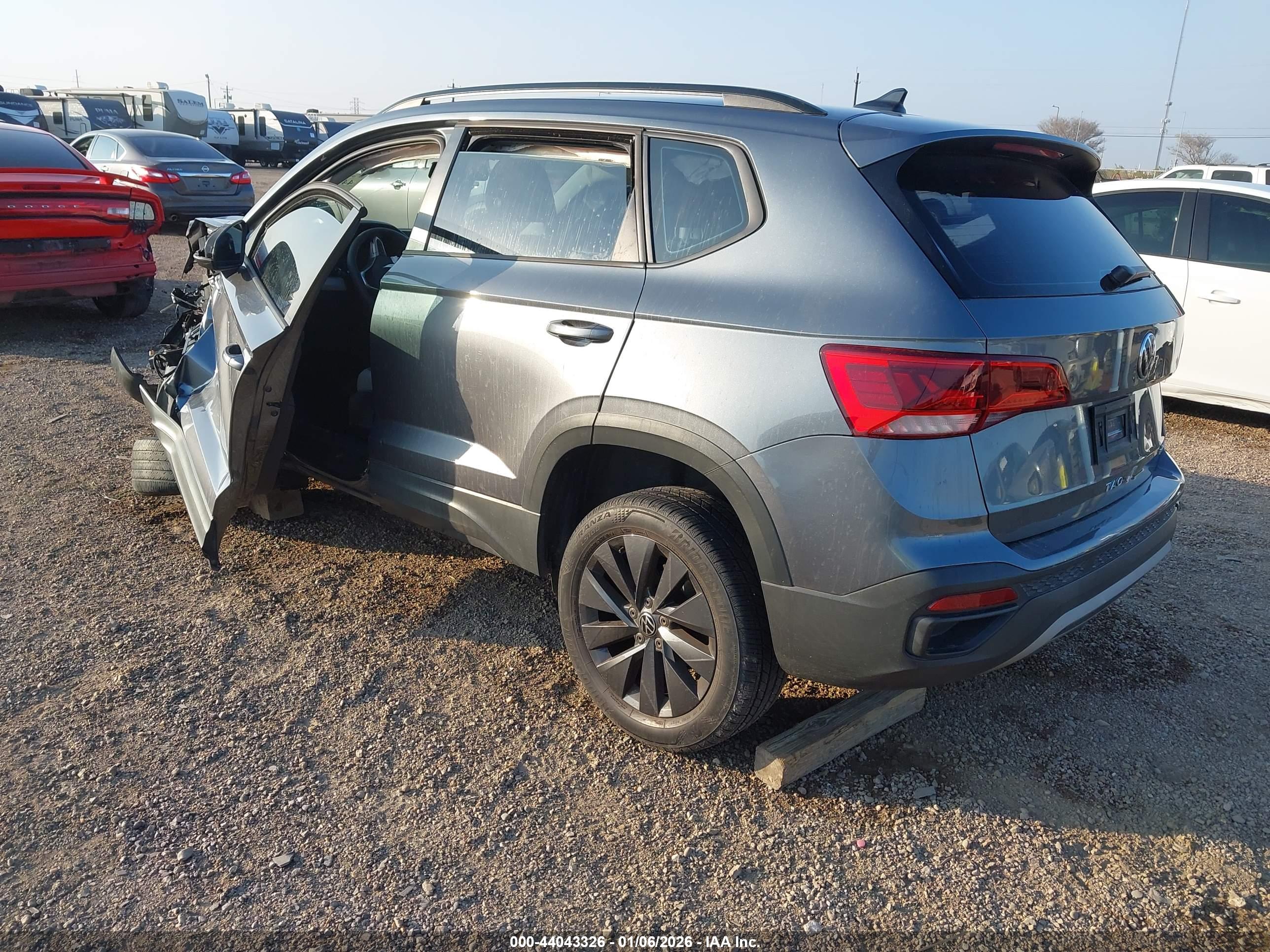 VOLKSWAGEN TAOS image 3