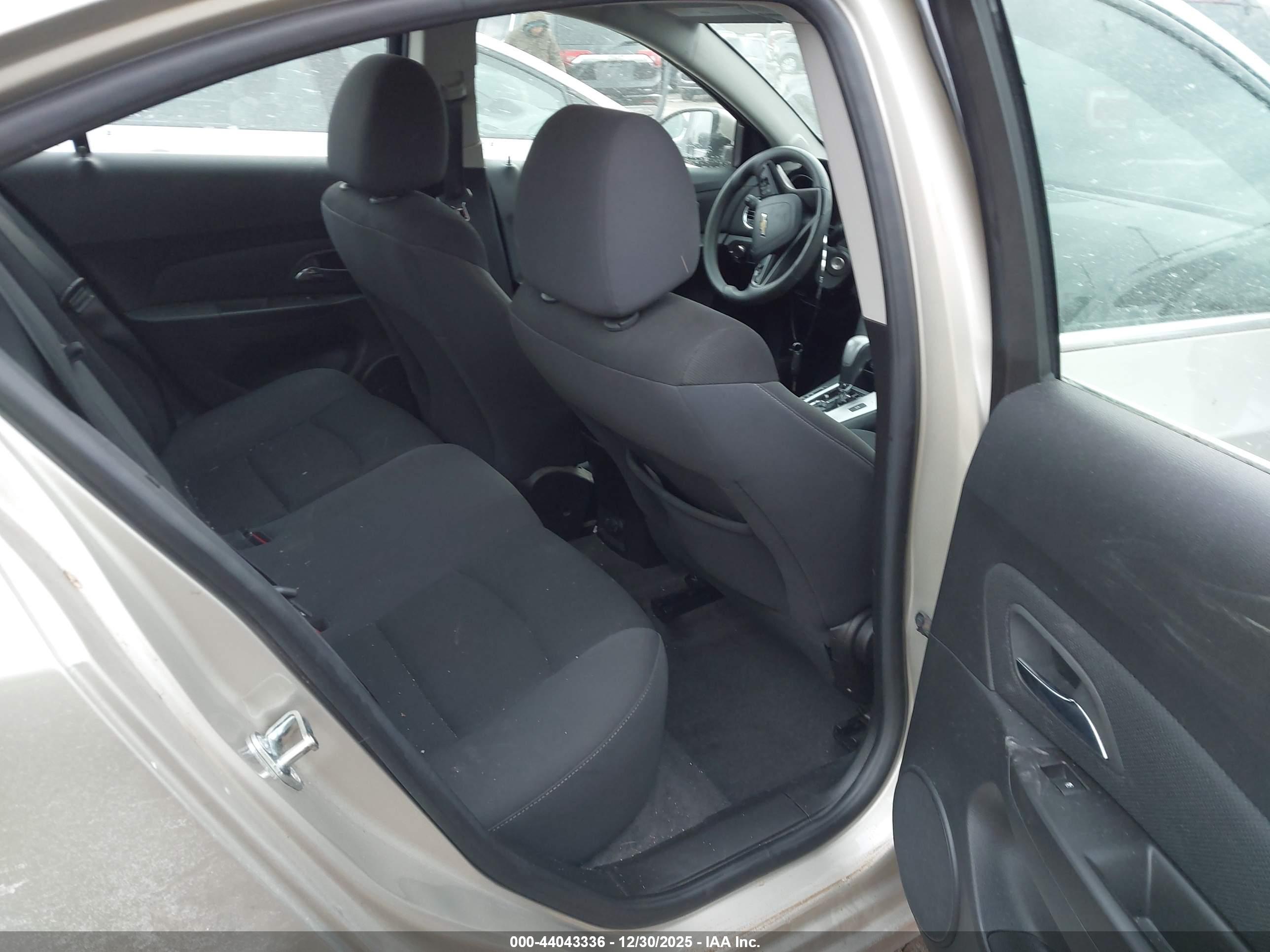 CHEVROLET CRUZE image 8
